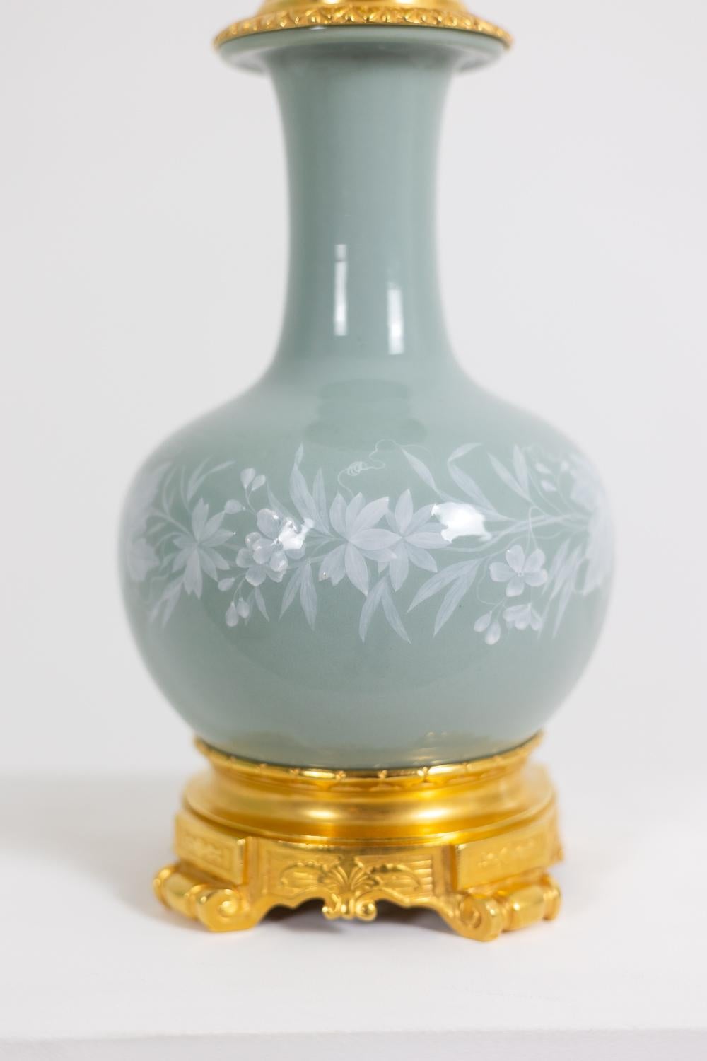 Paire de lampes céladon et bronze doré Circa 1880. Excellent état - En vente à Saint-Ouen, FR