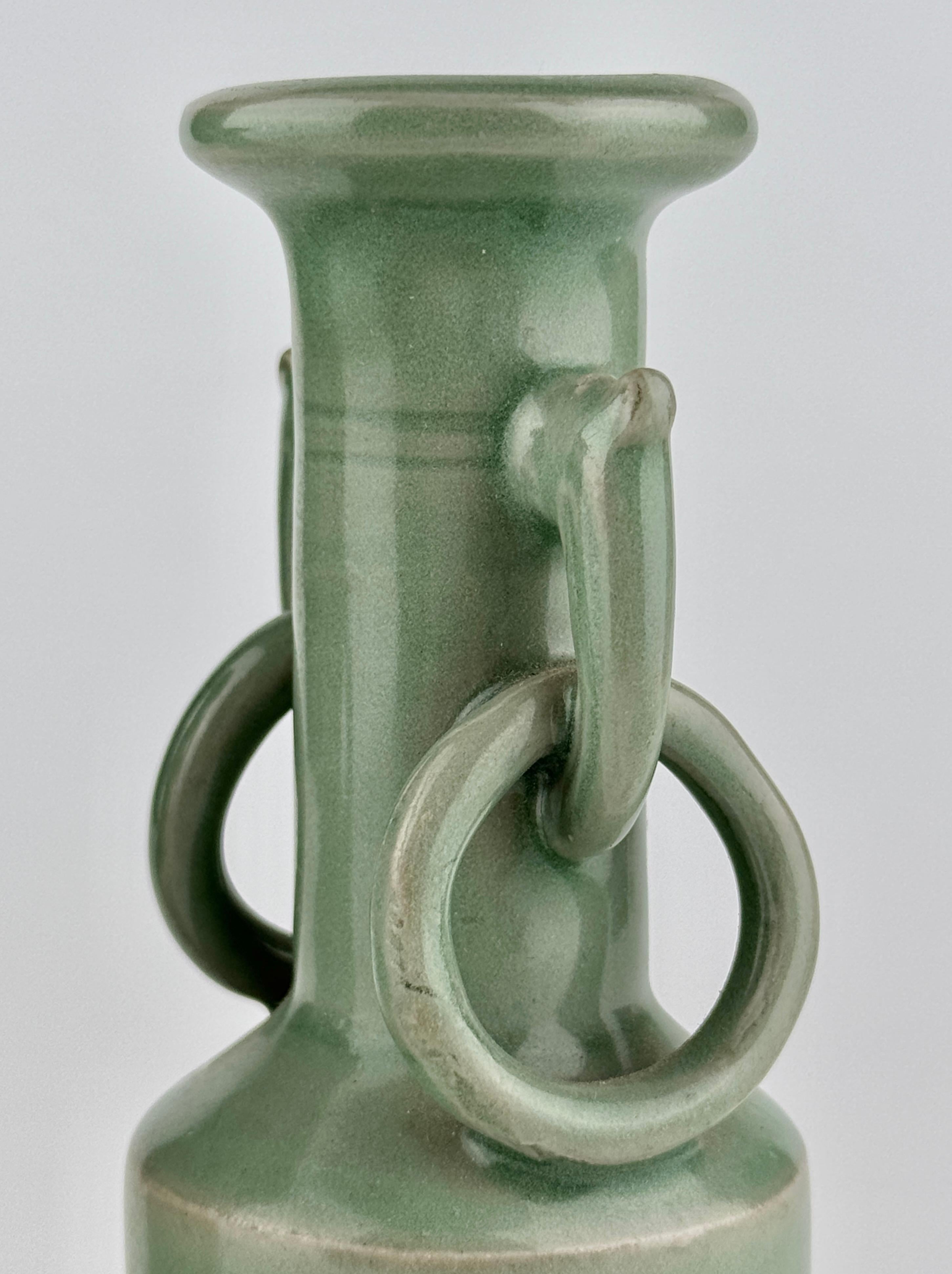 Pair of Celadon Vases with Double Handles, Song-Yuan Dynasty In Good Condition For Sale In seoul, KR