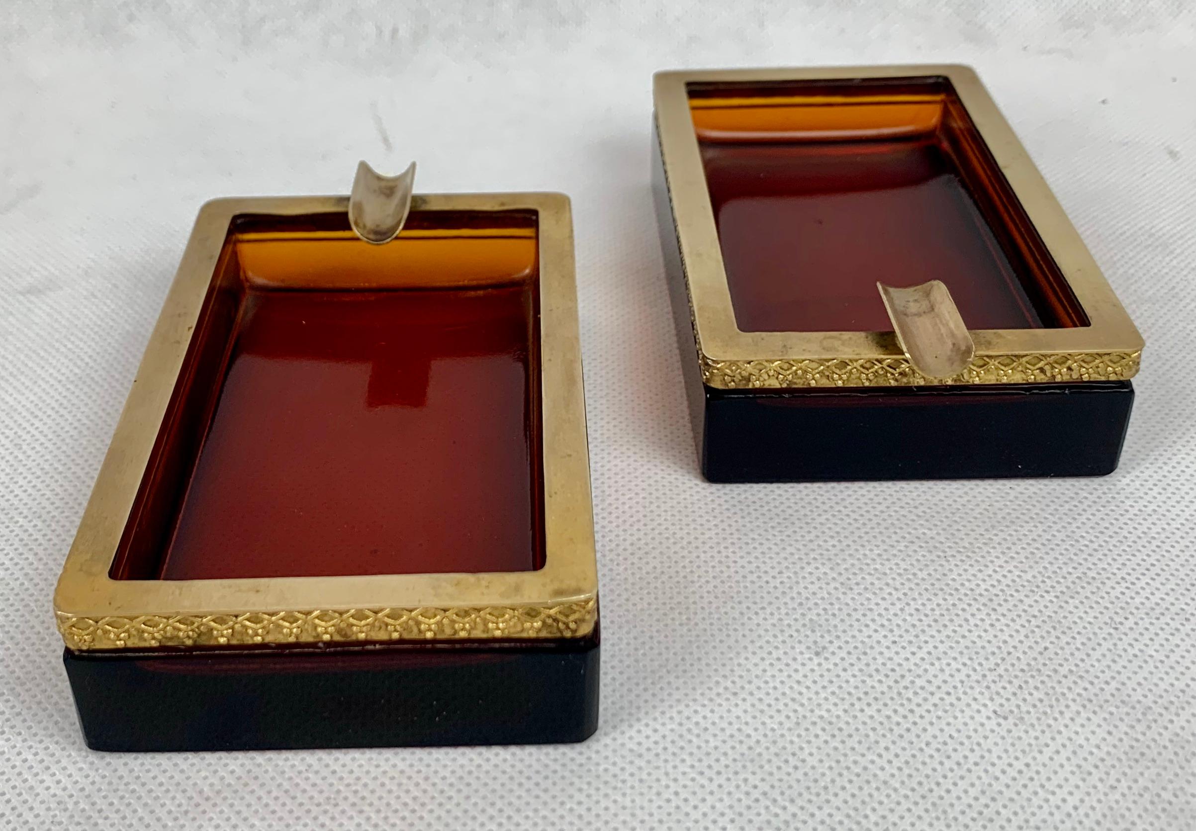 Mid-Century Modern Pair of Cenedese Murano Glass Amber Ashtrays with Gilt Border in Relief