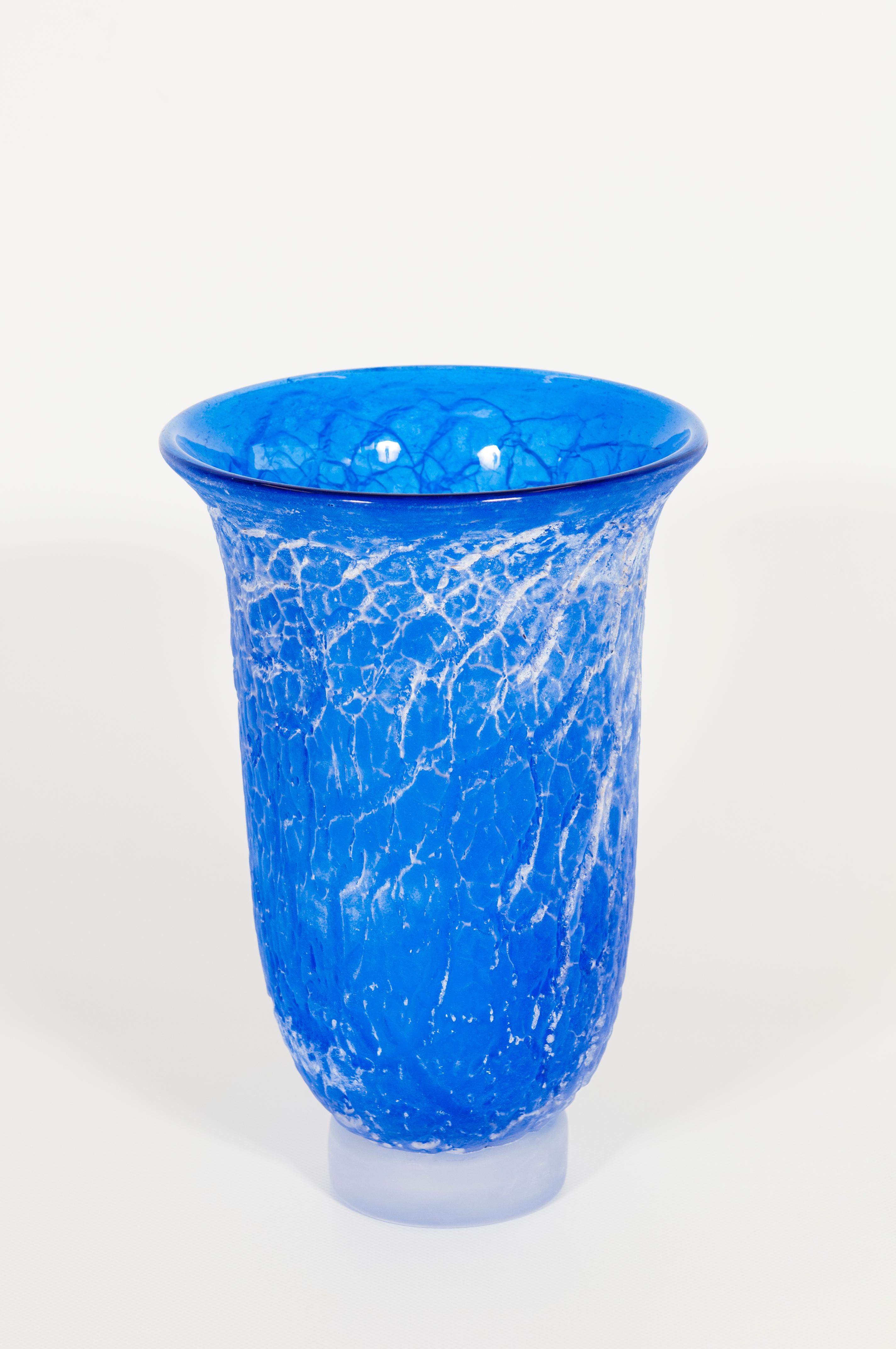 Pair of Cenedese Murano Glass Vases, 'Crackle' Texture in Pink and Cobalt Blue For Sale 3