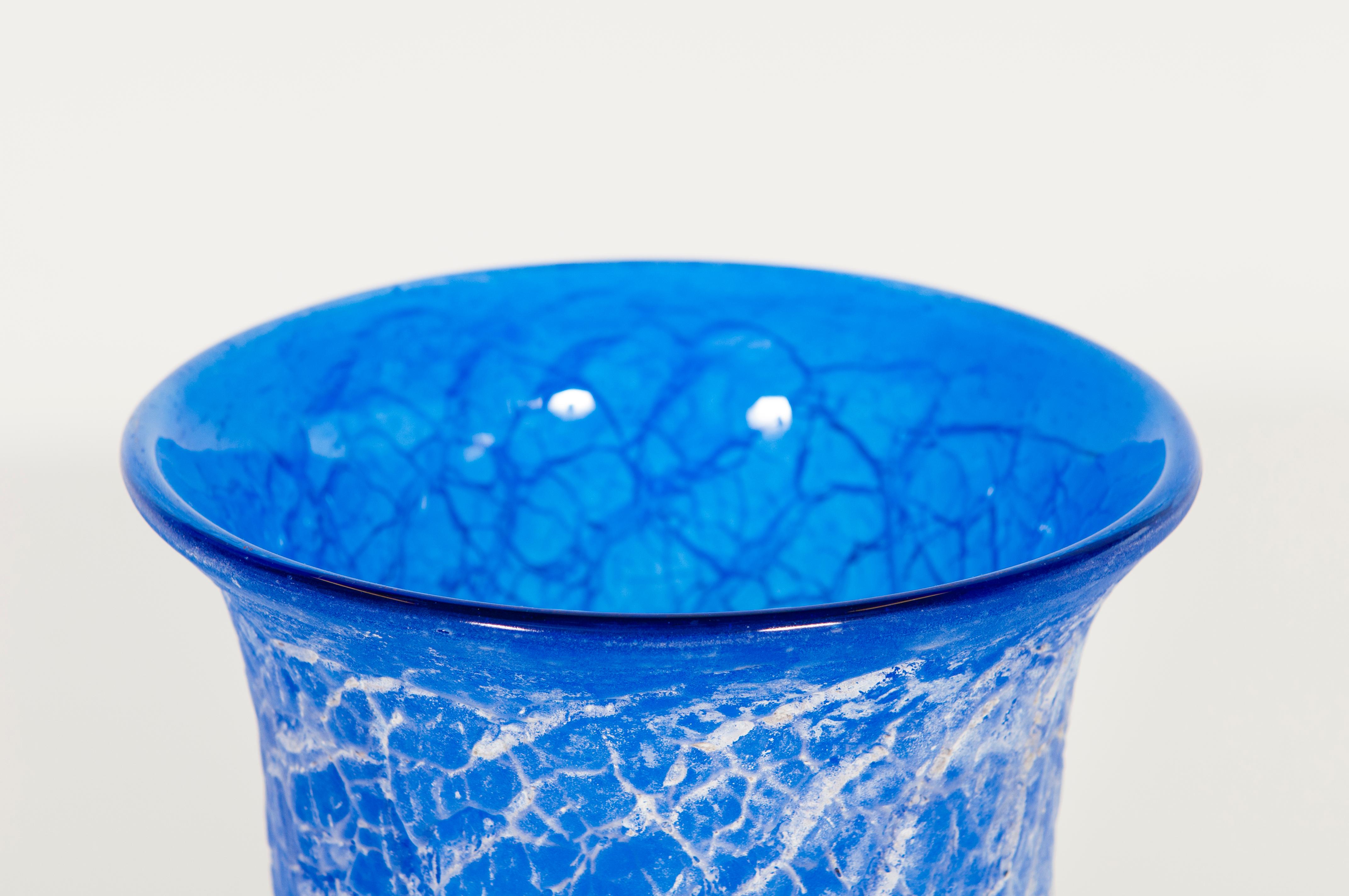 Pair of Cenedese Murano Glass Vases, 'Crackle' Texture in Pink and Cobalt Blue For Sale 4