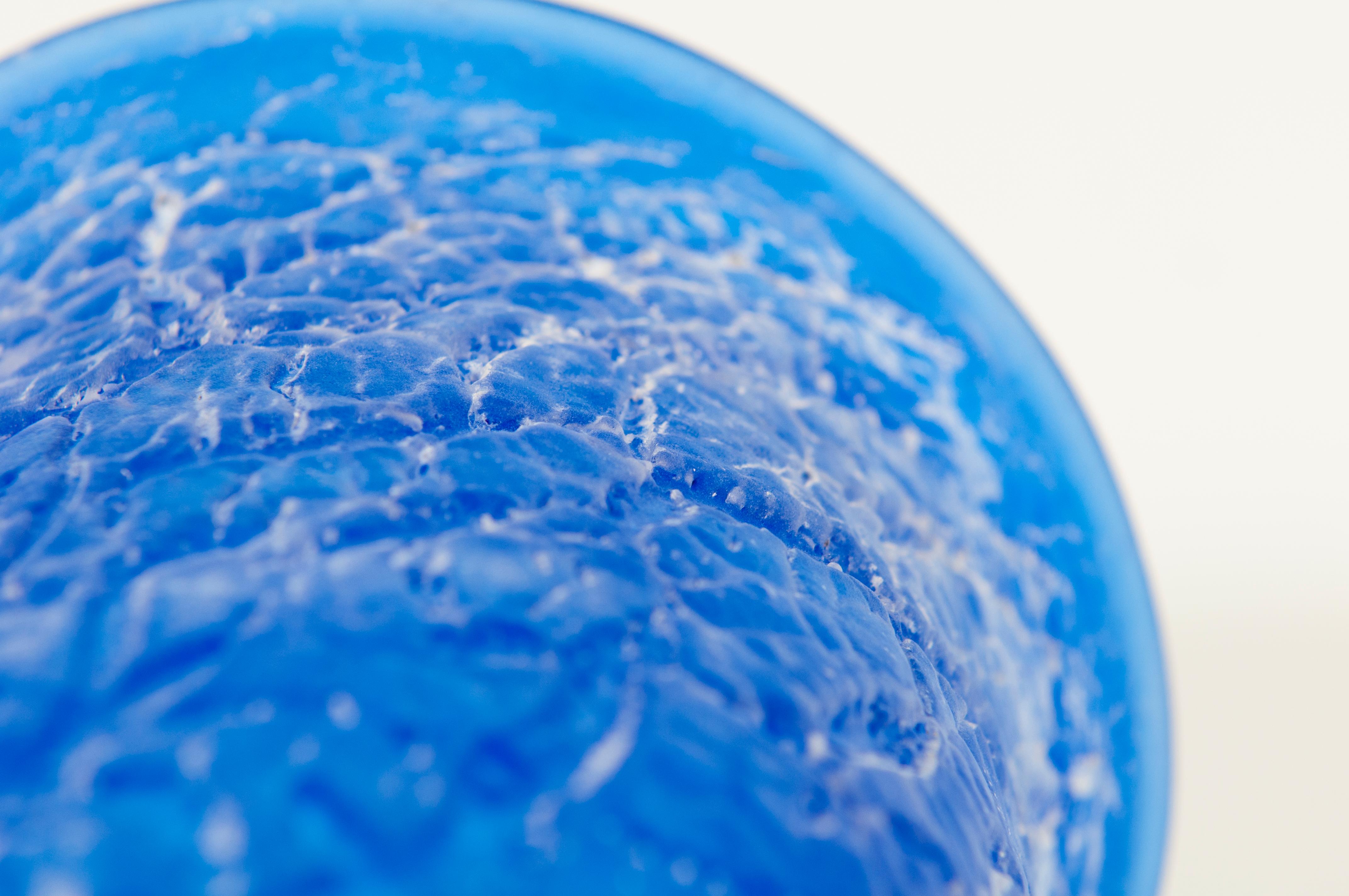 Pair of Cenedese Murano Glass Vases, 'Crackle' Texture in Pink and Cobalt Blue For Sale 9