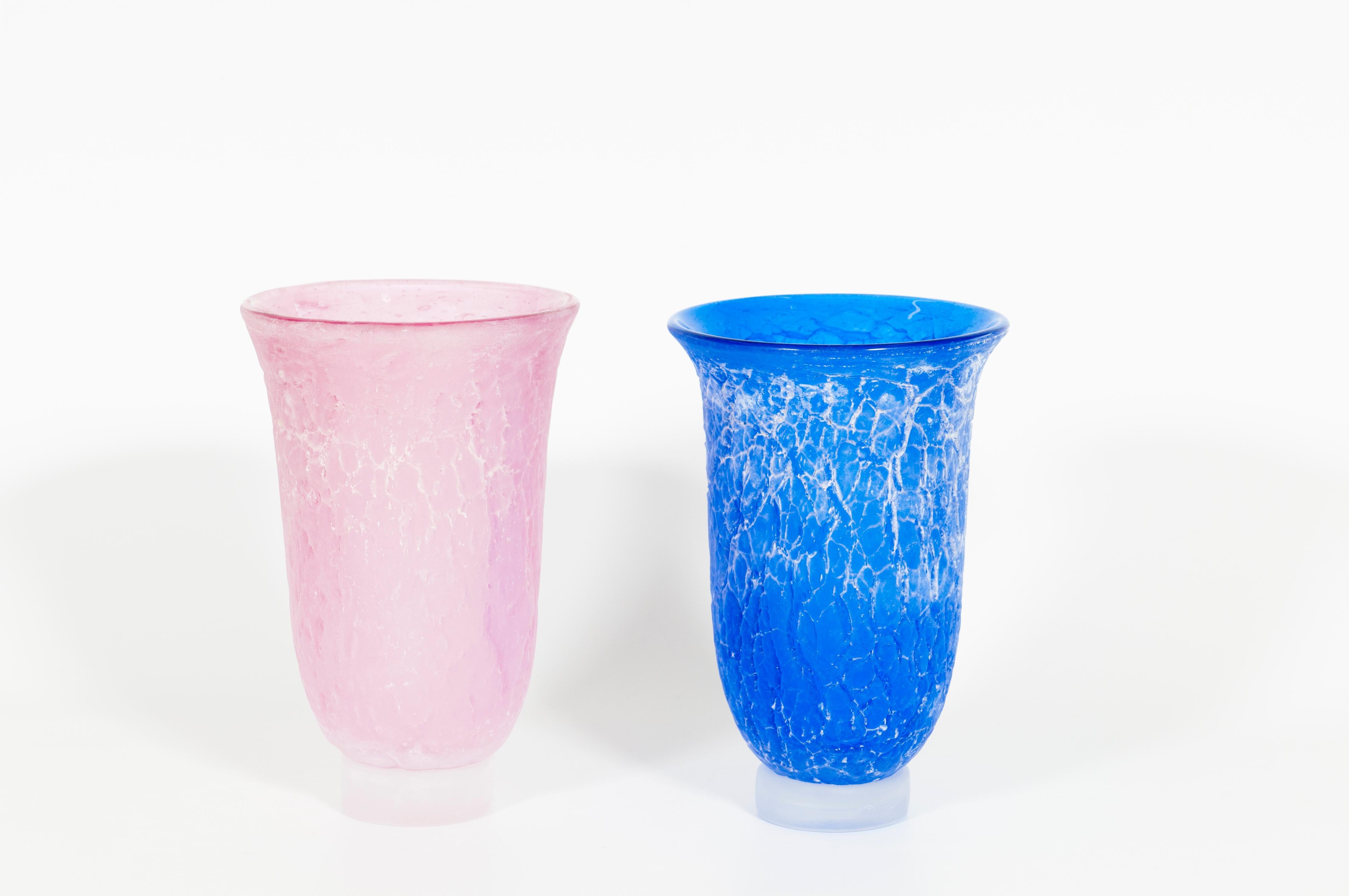 Modern Pair of Cenedese Murano Glass Vases, 'Crackle' Texture in Pink and Cobalt Blue For Sale