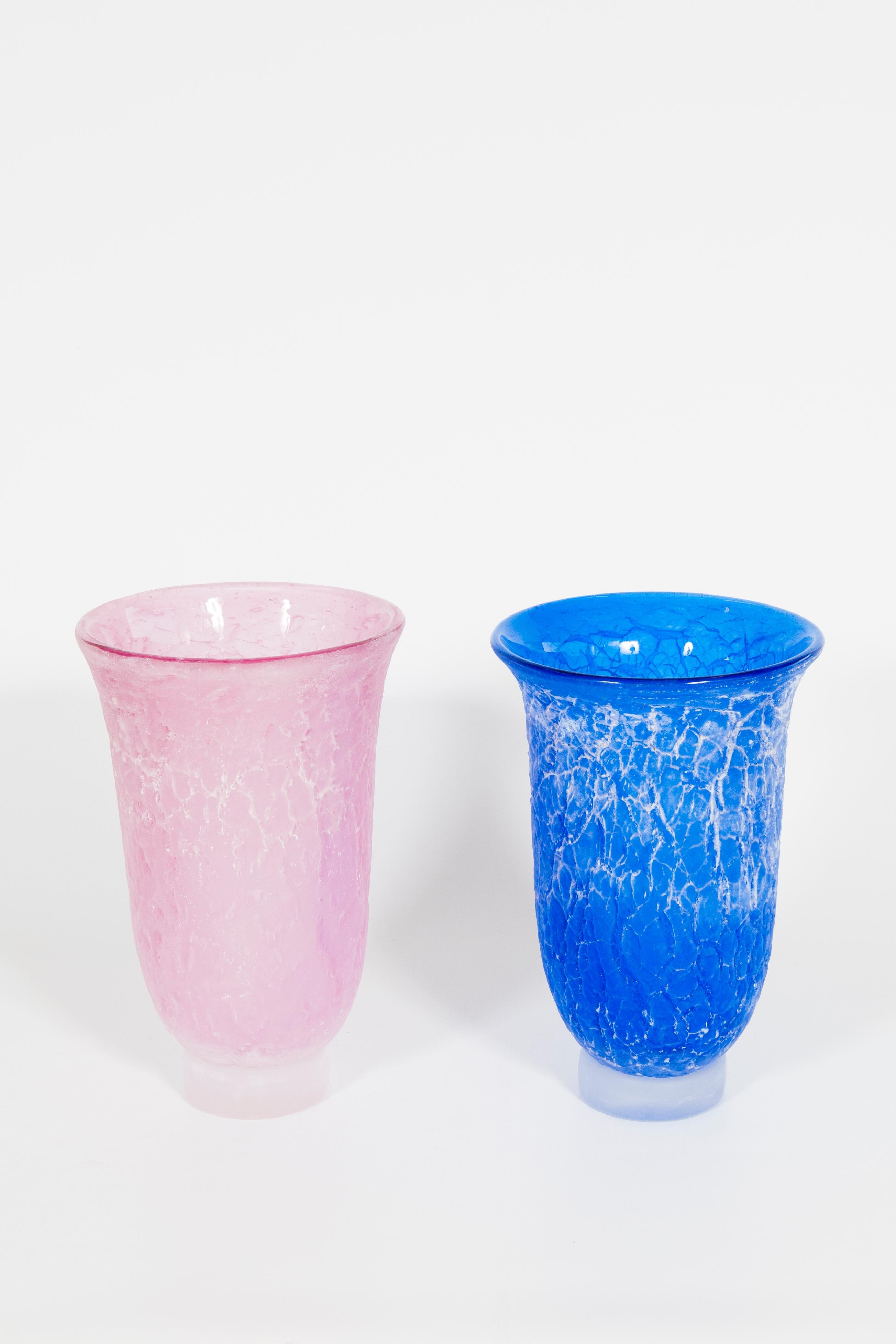 Italian Pair of Cenedese Murano Glass Vases, 'Crackle' Texture in Pink and Cobalt Blue For Sale