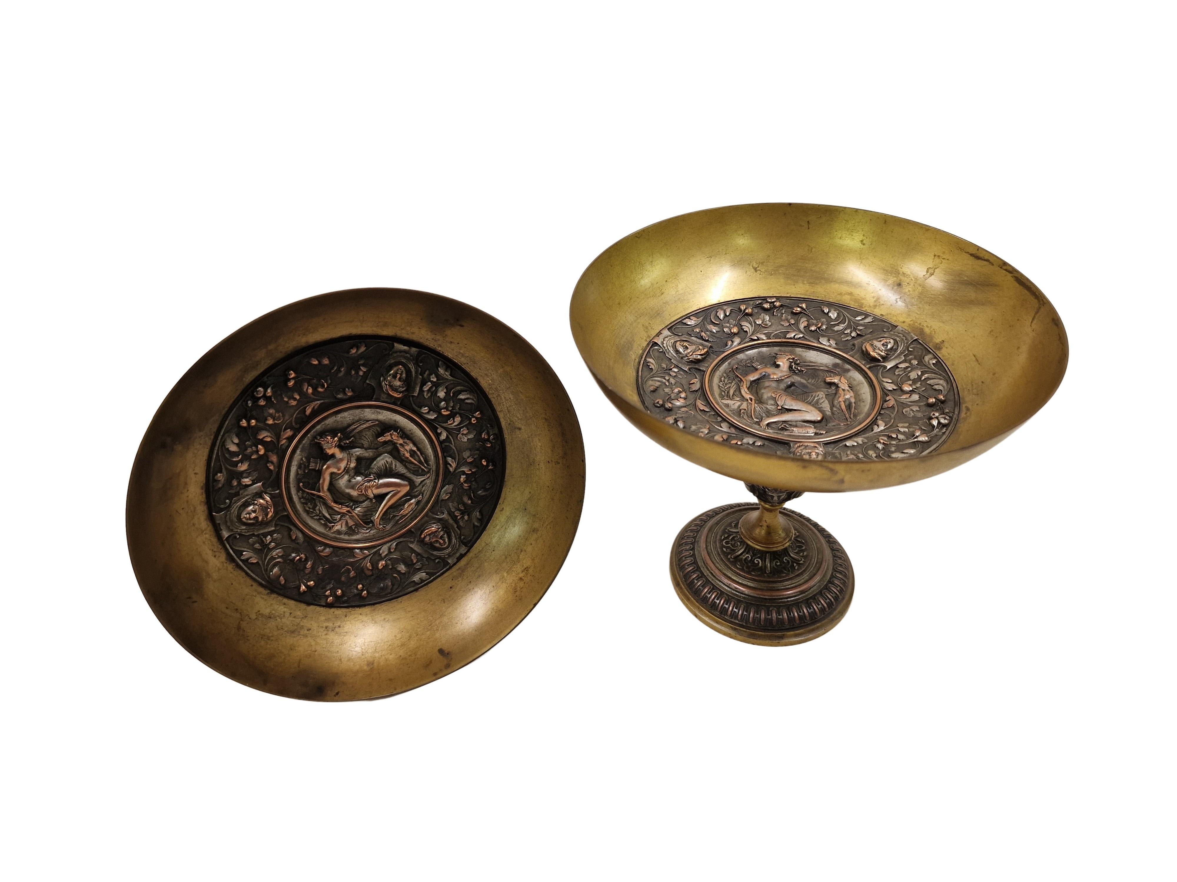 Exceptional pair of late 18th century fire-gilt bronze centerpieces. Broad bowl shape, with specially designed central reliefs in the middle of the tray. These show Diana, the goddess of hunt, with her attributes. Faces that are particularly finely
