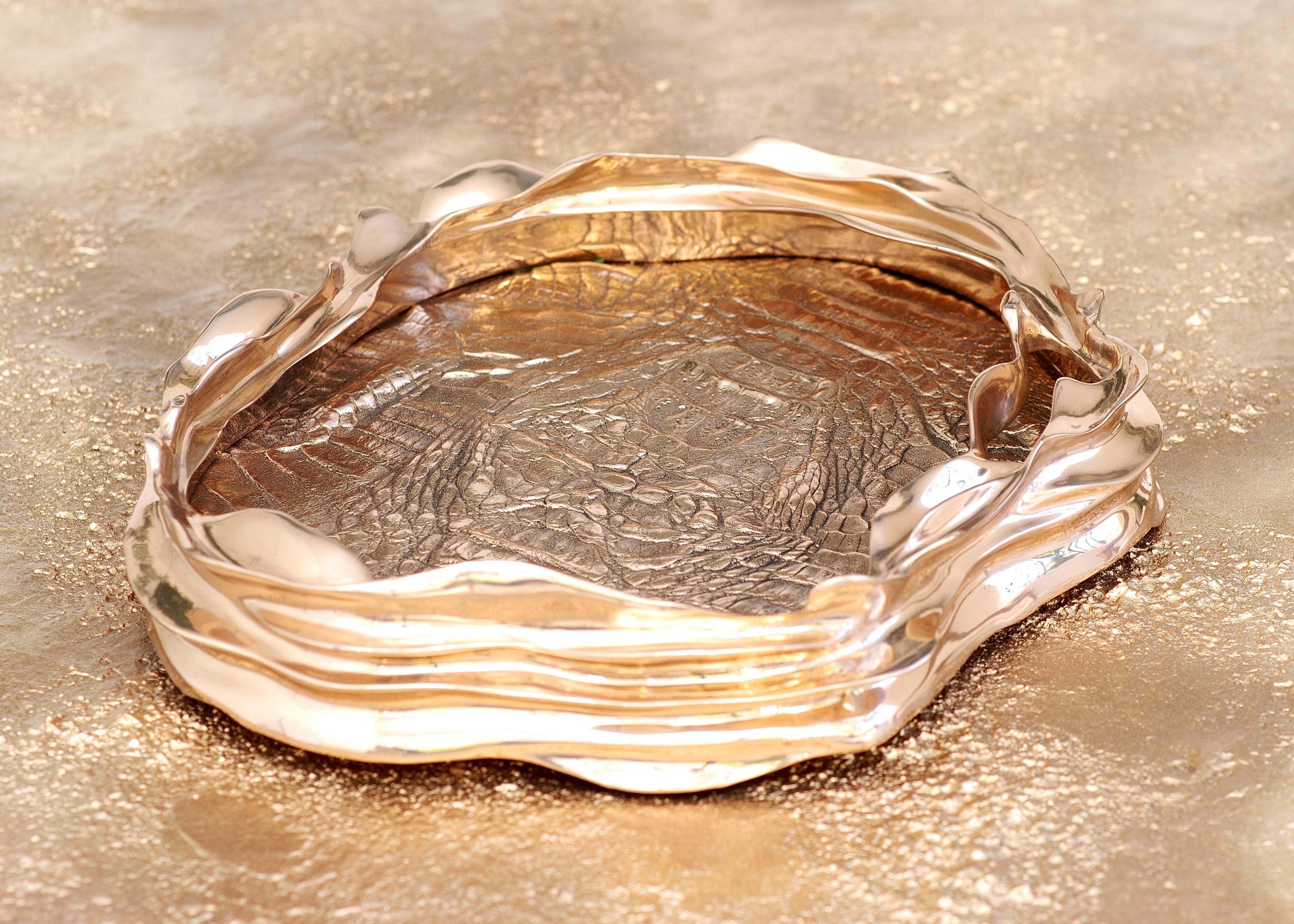 Brasiliano Coppia di ciotole centrotavola in bronzo lucido di Fakasaka Design in vendita