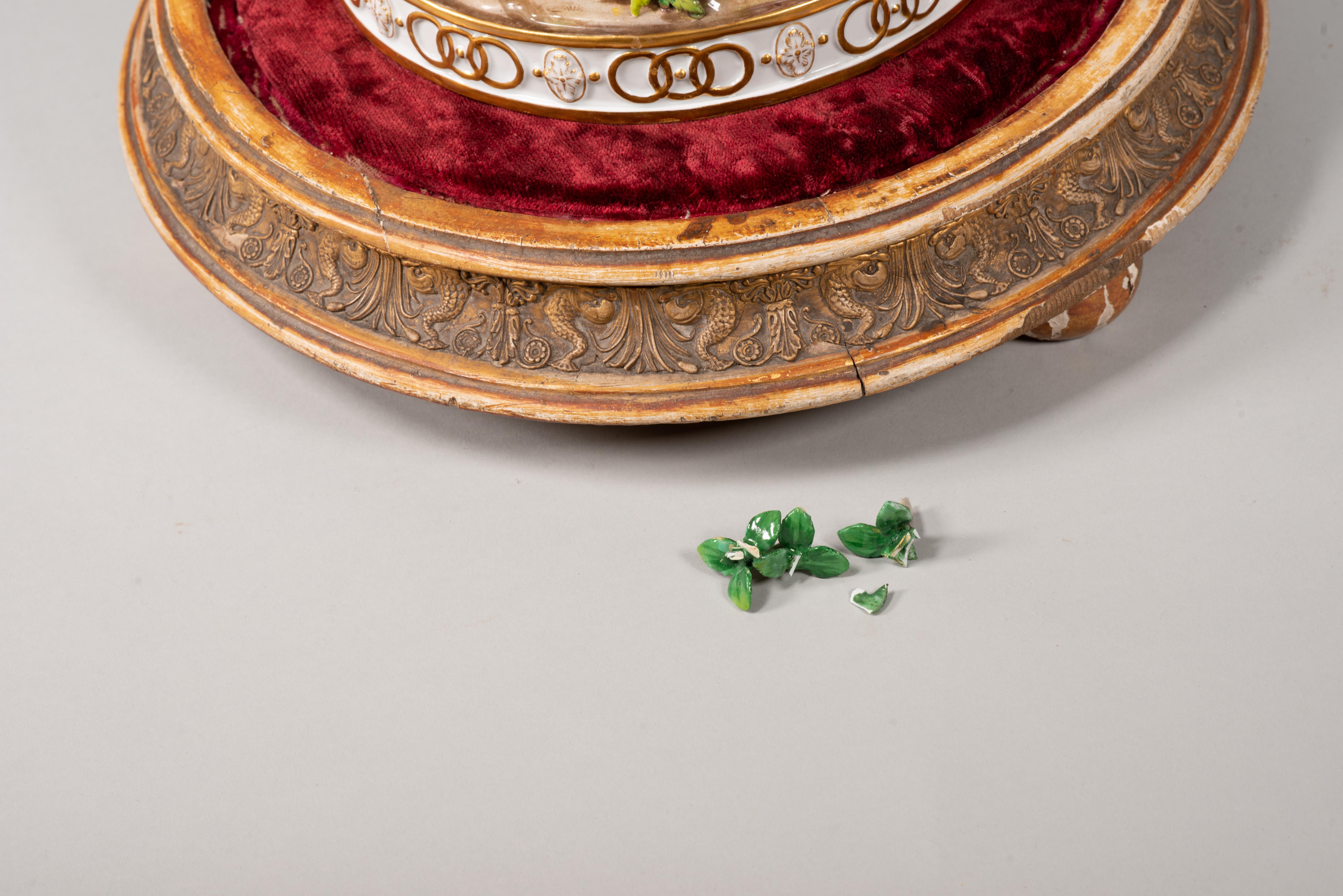 Ein Paar Tafelaufsätze. Glasiertes Porzellan, etc. Meißen, Deutschland, s. 19. im Angebot 9