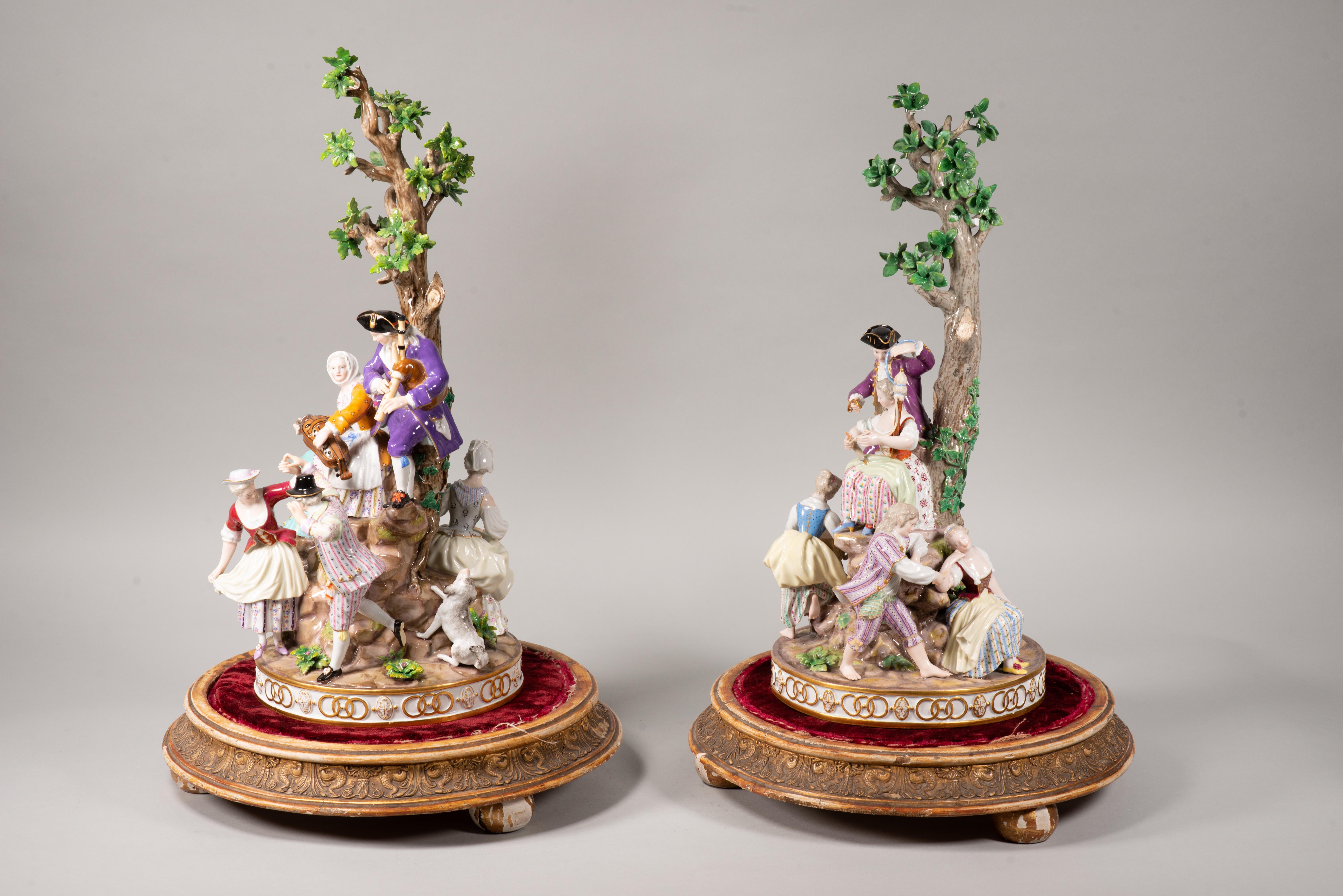 Ein Paar Tafelaufsätze. Glasiertes Porzellan, etc. Meißen, Deutschland, s. 19. im Zustand „Relativ gut“ im Angebot in Madrid, ES