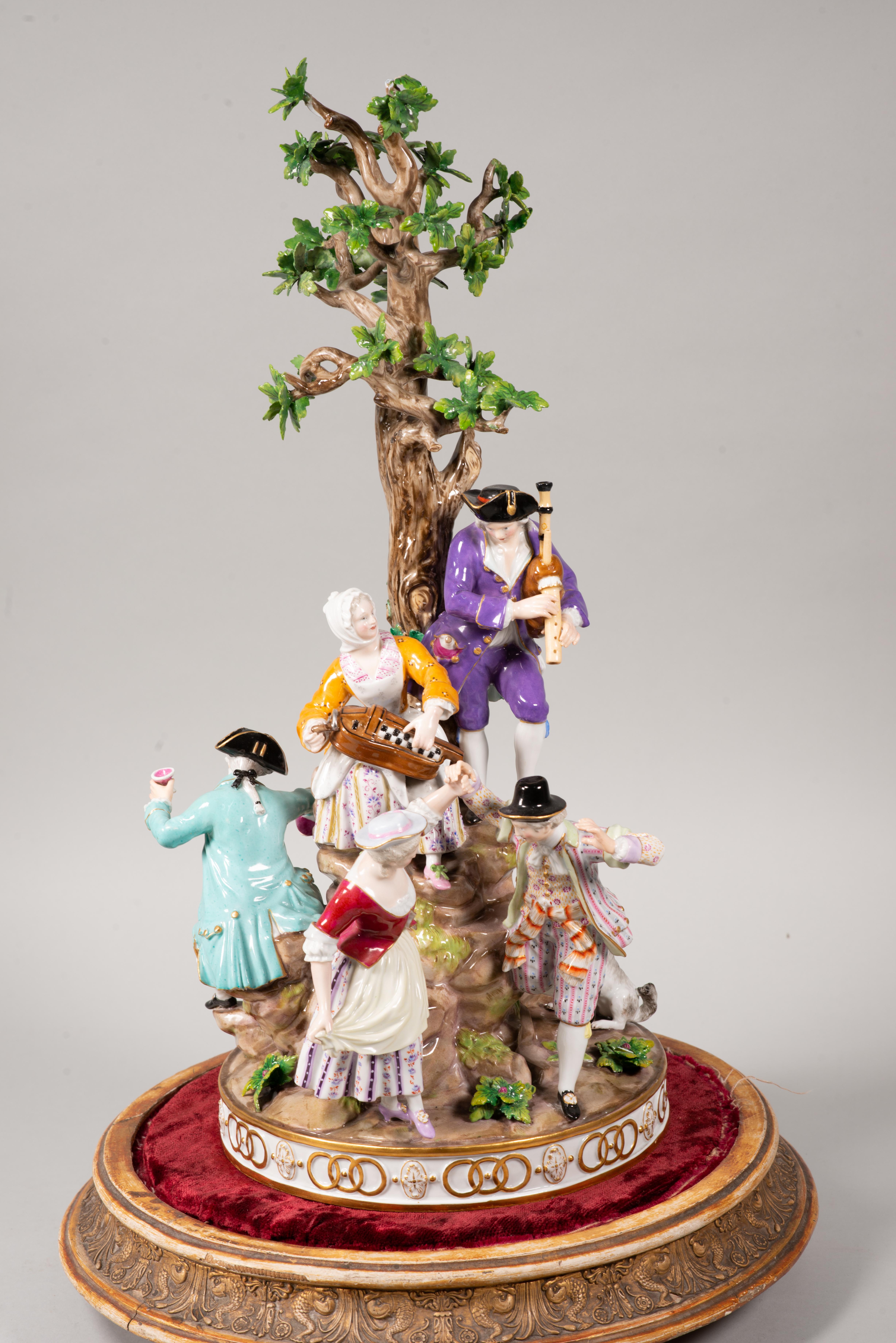 Ein Paar Tafelaufsätze. Glasiertes Porzellan, etc. Meißen, Deutschland, s. 19. im Angebot 2