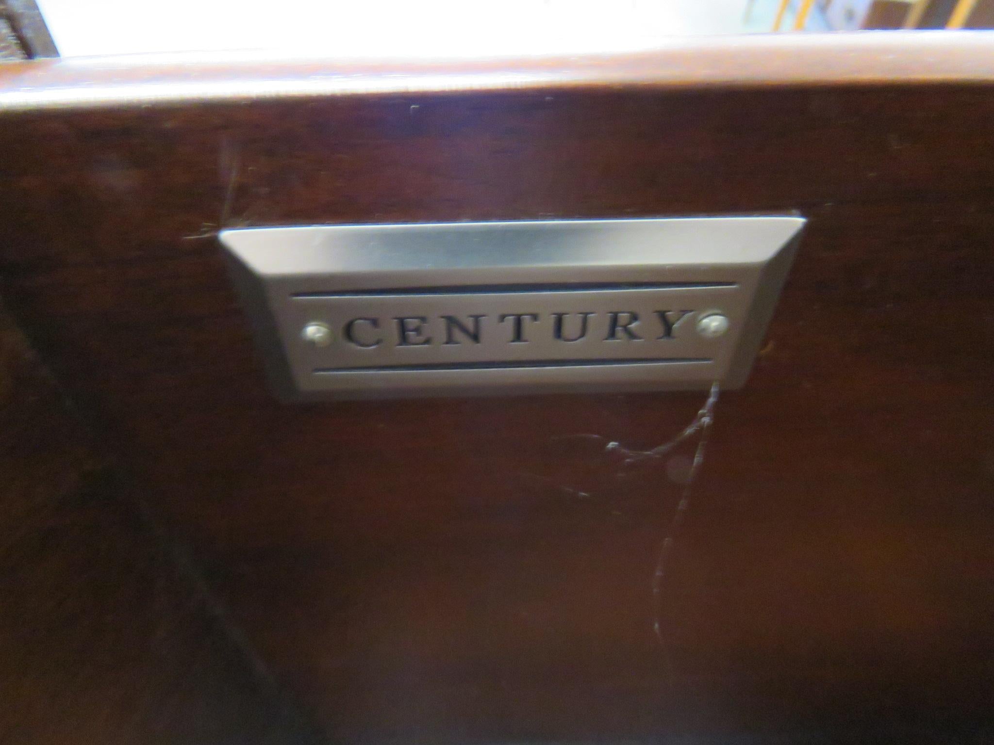Pair of Century Furniture Commodes In Good Condition In Swedesboro, NJ