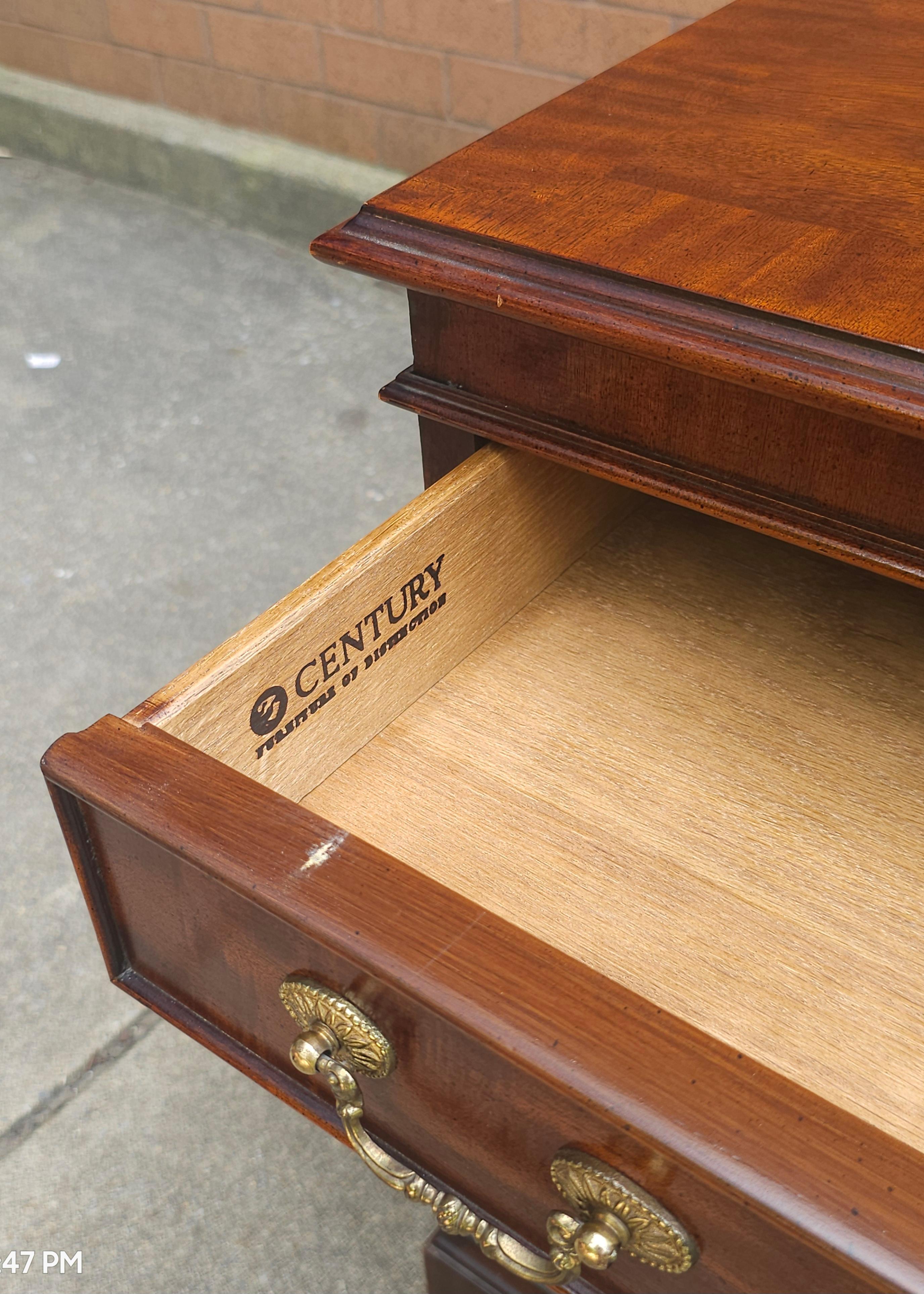 Pareja de mesillas de noche de caoba con bandas cruzadas de Century Furniture of Distinction en venta 3