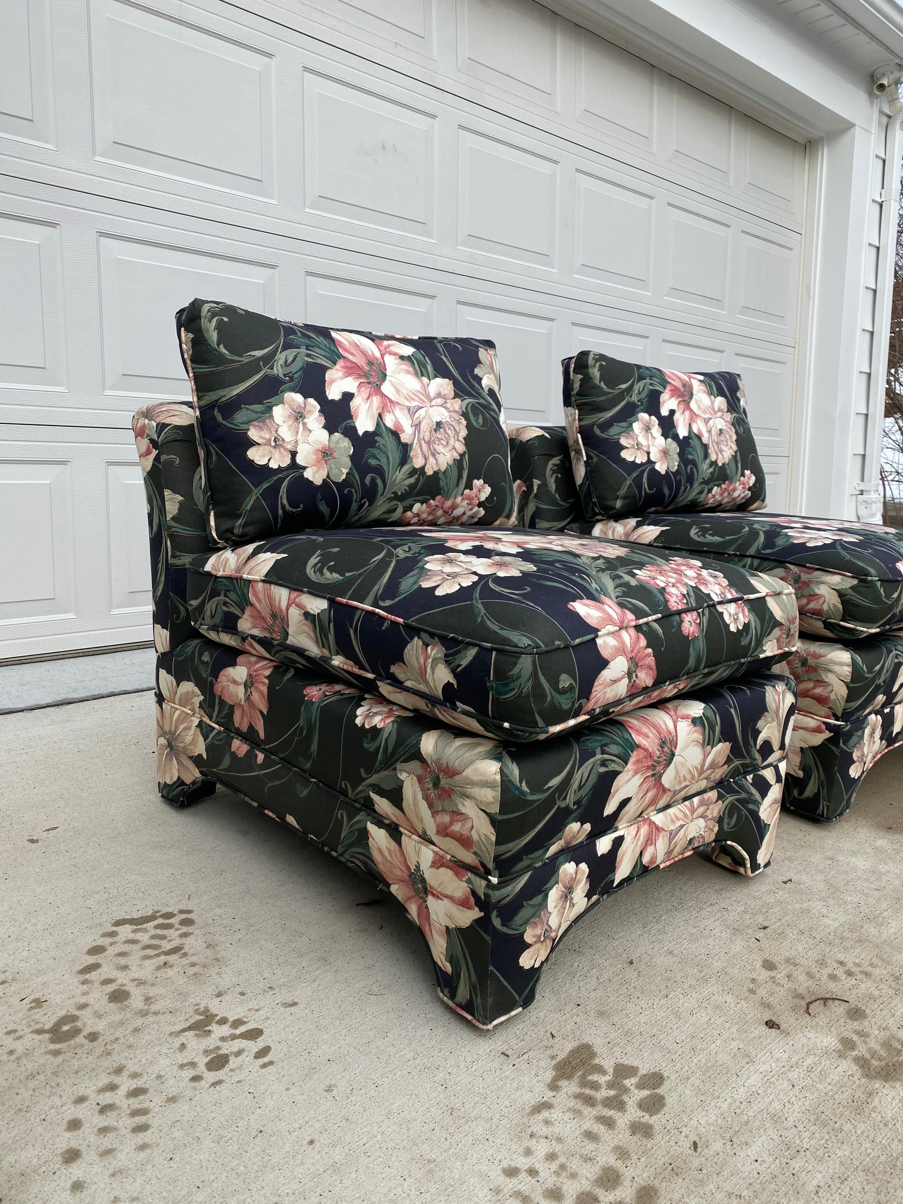 Pair of Century Lounge Chairs in Floral Print In Good Condition In Medina, OH