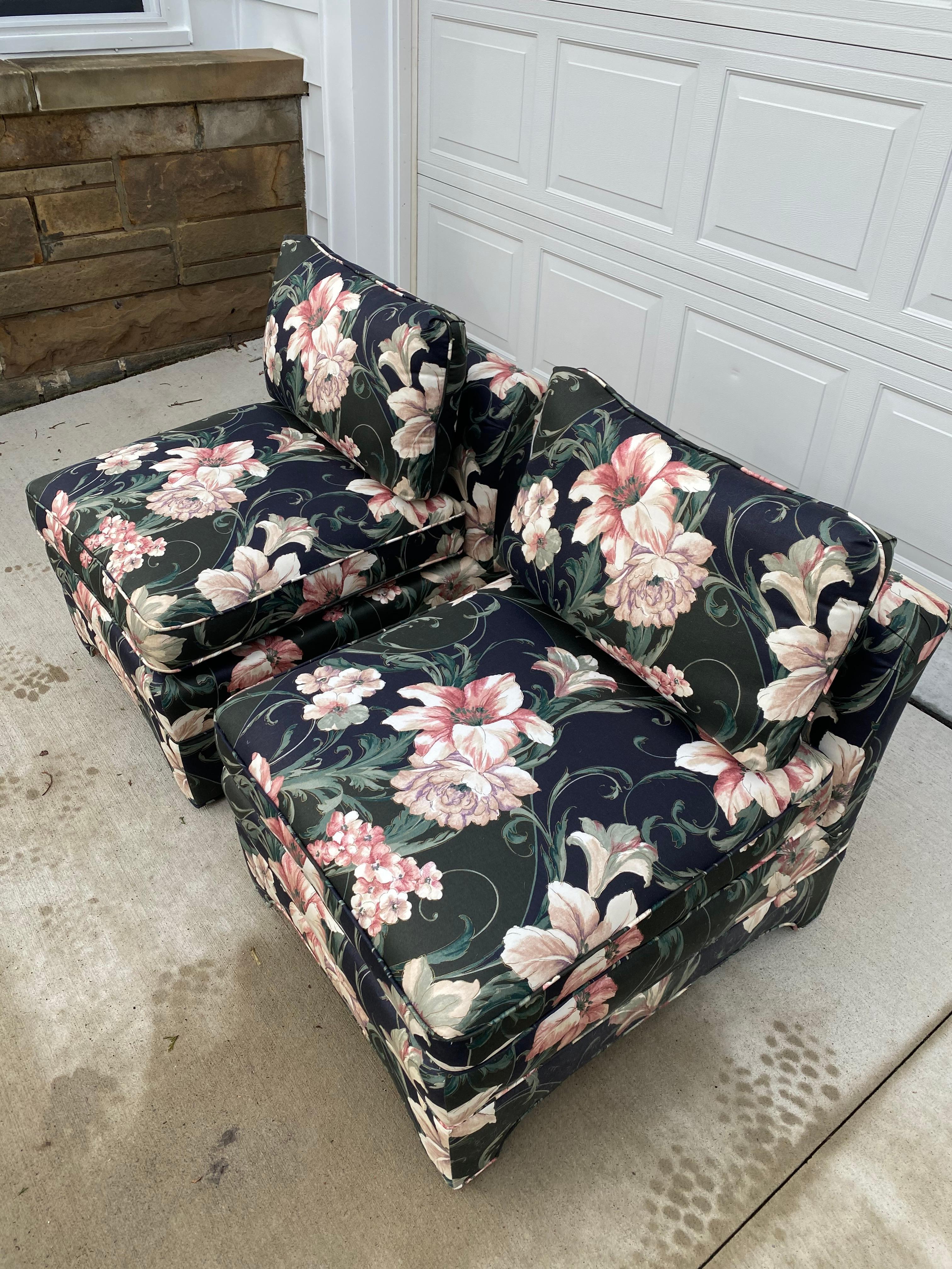 Pair of Century Lounge Chairs in Floral Print 3
