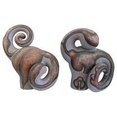 Coppia di sculture astratte in ceramica di James Kouretas