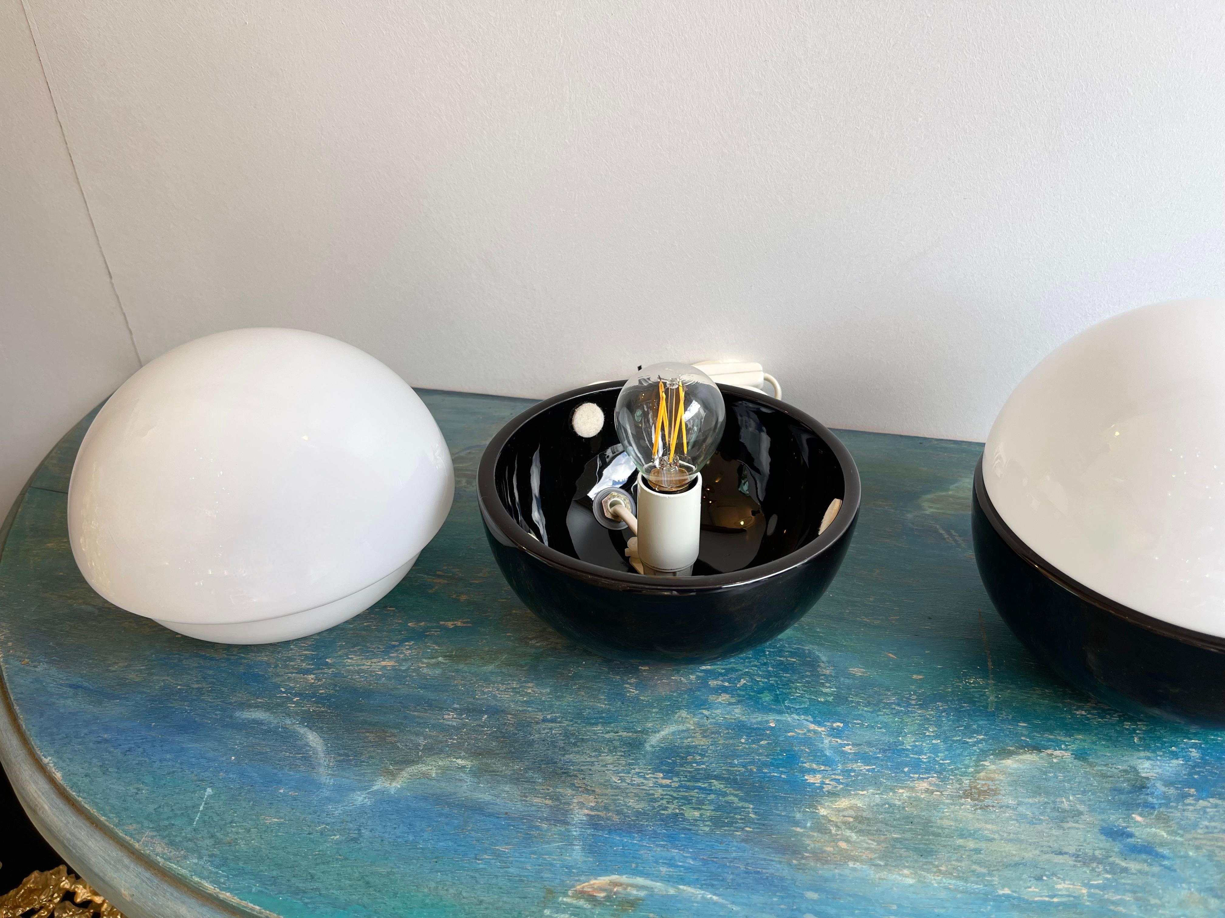 Pair of Ceramic and Opaline Glass Ball Lamps by Alvino Bagni. Italy, 1970s In Good Condition In SAINT-OUEN, FR