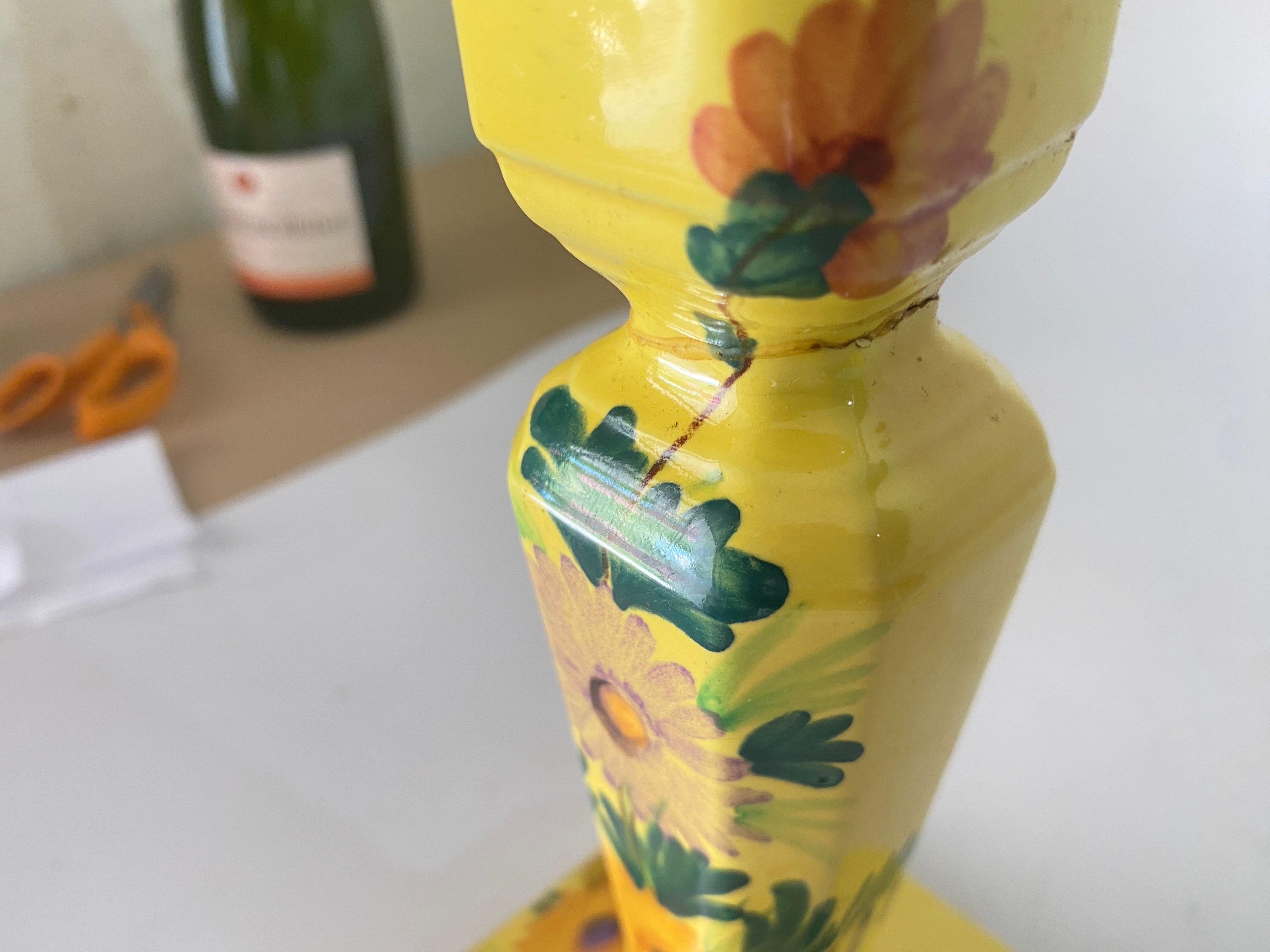 Paar Kerzenhalter aus Keramik im Art déco-Stil von Saint Clement, Frankreich, gelbe Farbe, 1940 im Zustand „Relativ gut“ im Angebot in Auribeau sur Siagne, FR