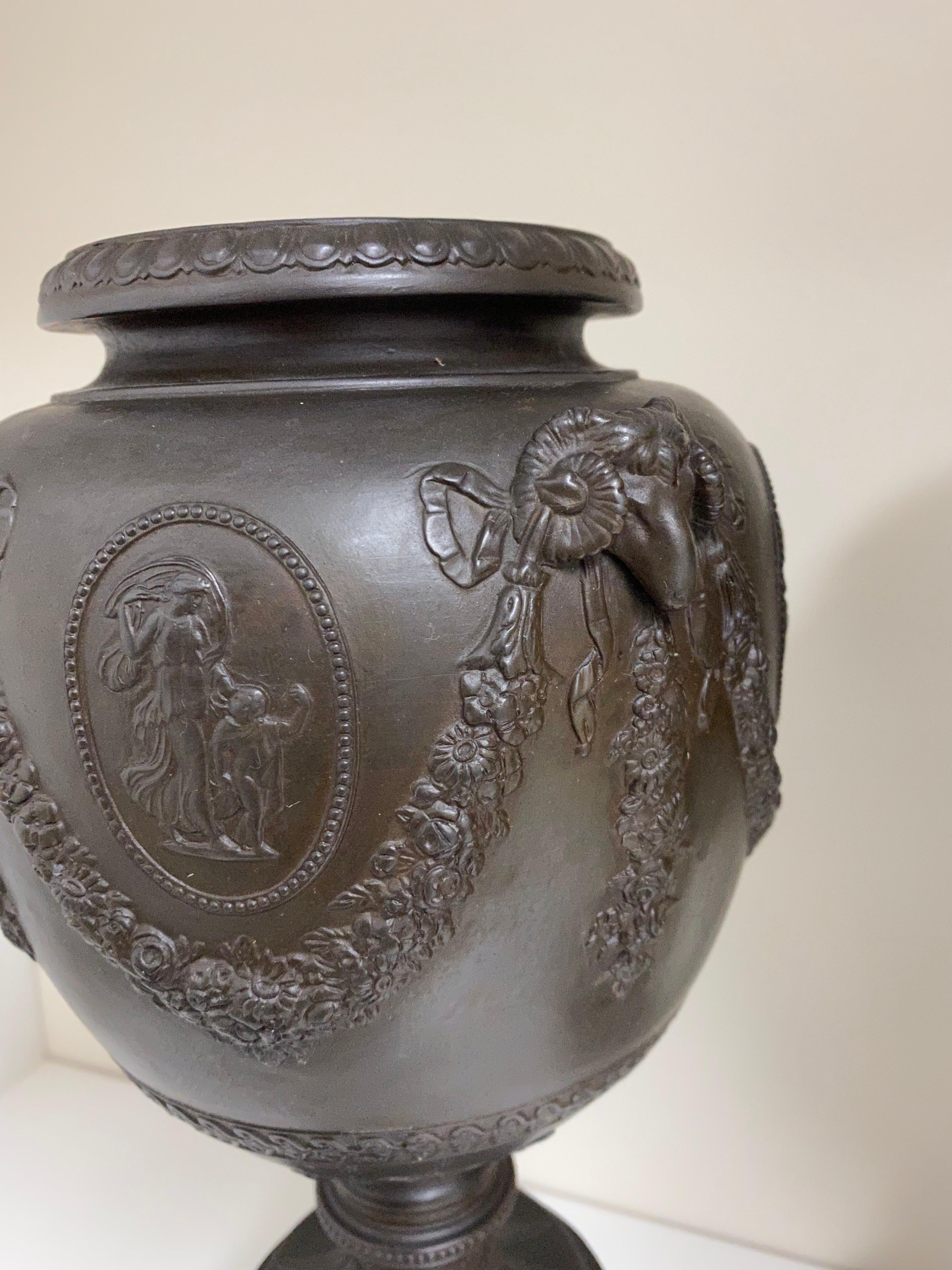 Pair of Ceramic Basalt Relief Urns Attributed to Wedgwood In Good Condition For Sale In Stockton, NJ