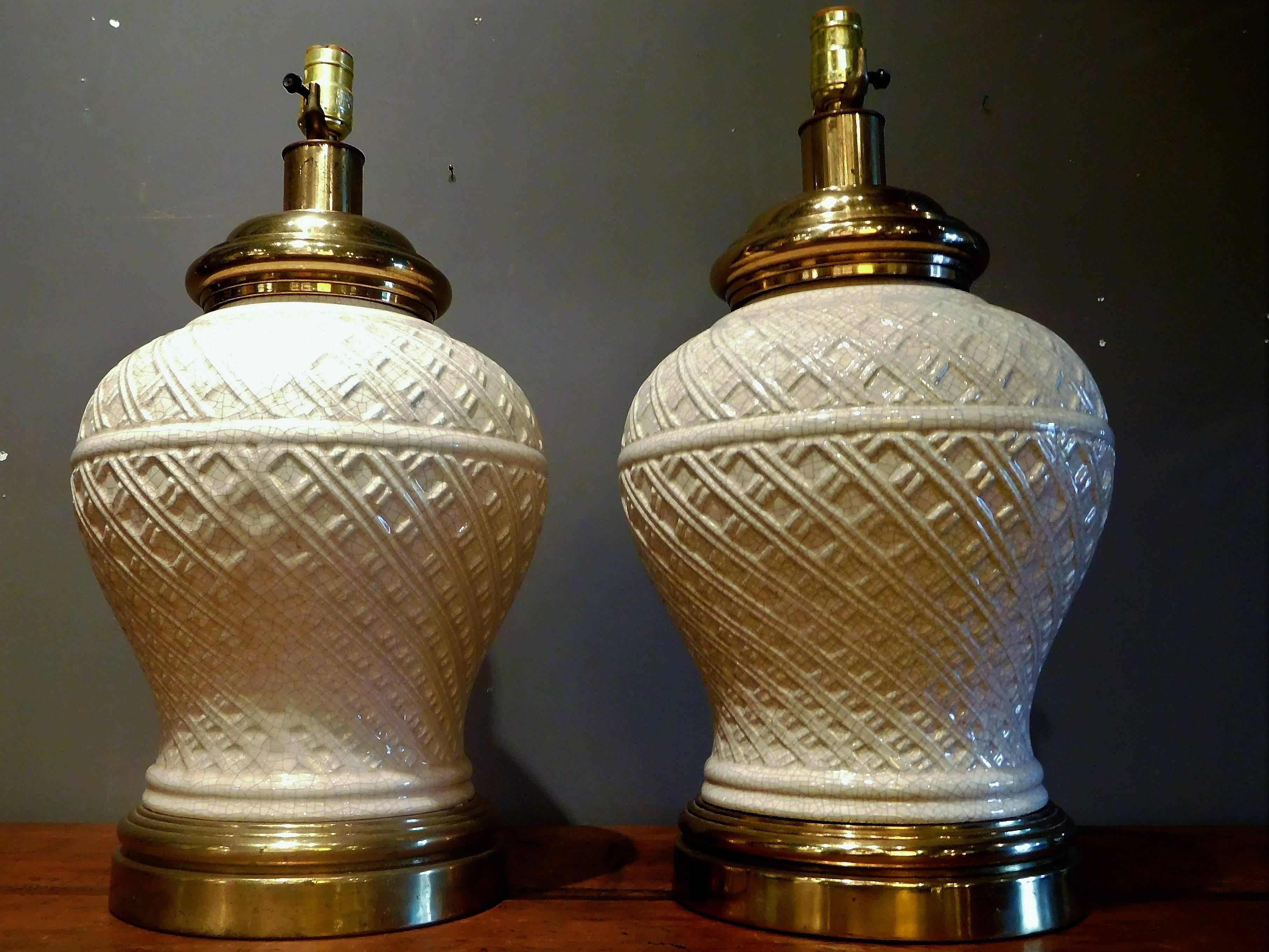 Pair of Ceramic Basket-Weave Paul Hanson Lamps with Ivory Crackle Glaze, 1955 In Good Condition For Sale In Quechee, VT
