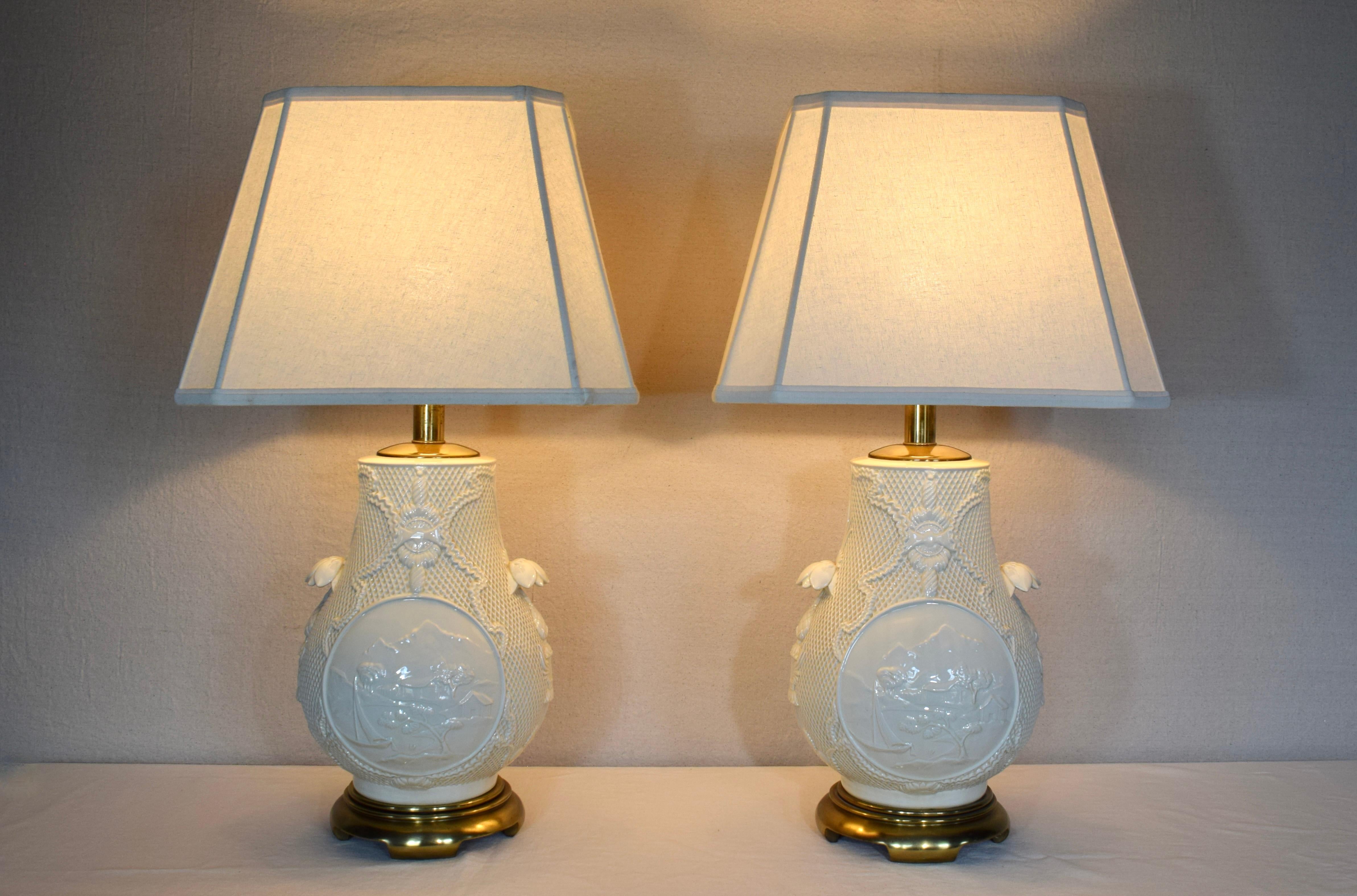 Chinoiserie Pair of Ceramic Basket-Weave Paul Hanson Table Lamps For Sale