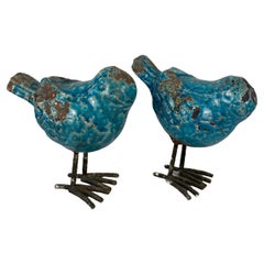 Paar blaue Keramik-Vogel-Skulpturen mit Tiermotiven aus Keramik
