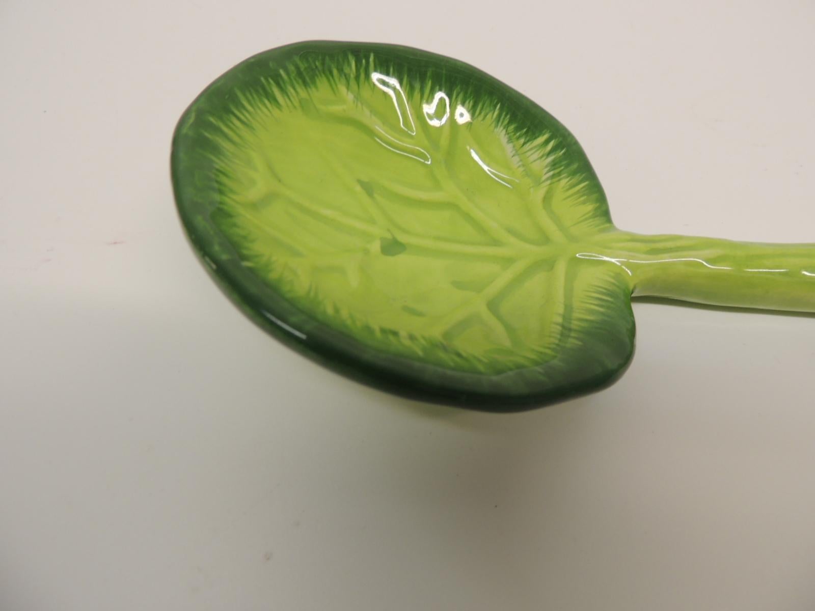 Pair of ceramic cabbage leaf serving spoons.
Green glazed spoons with long stem handles.
In the style of Bordalo Pinhero
Size: 1 x 4 x 12 long.