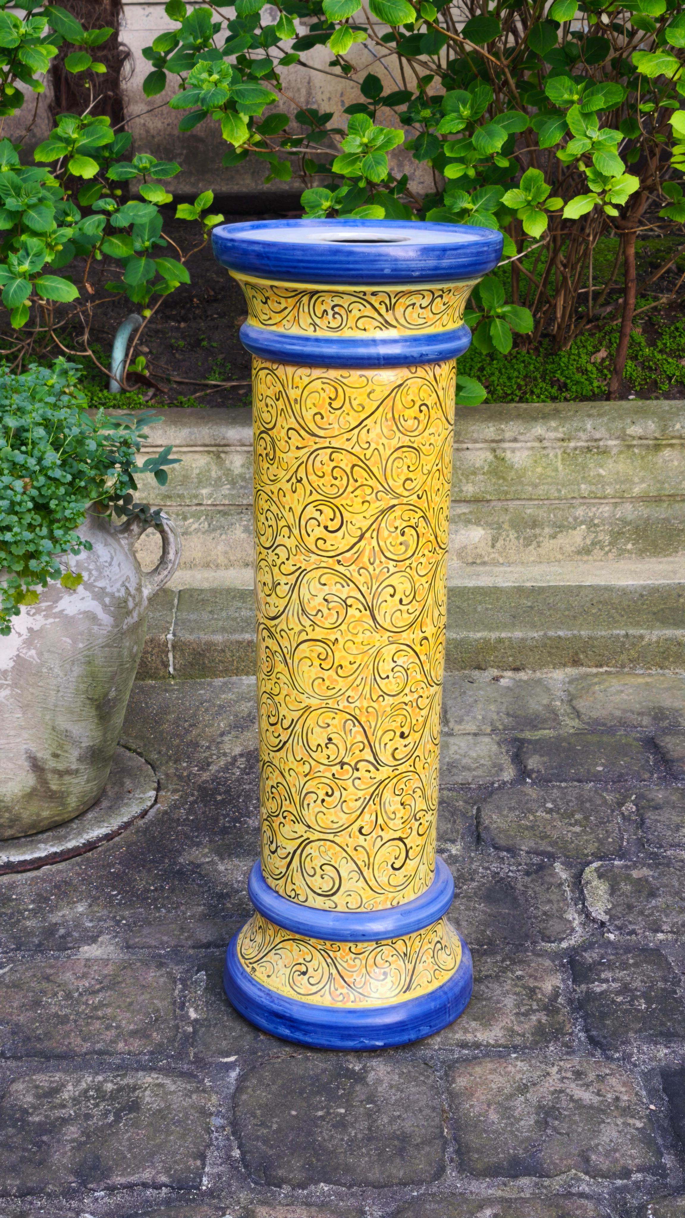 Pair of ceramic columns, stands, pedestals, Italy In Good Condition For Sale In Paris, FR
