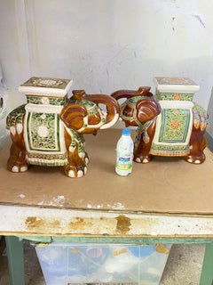 Paire de tabourets de jardin ou tables à boissons en céramique en forme d'éléphant, marron, Chine, XXe siècle