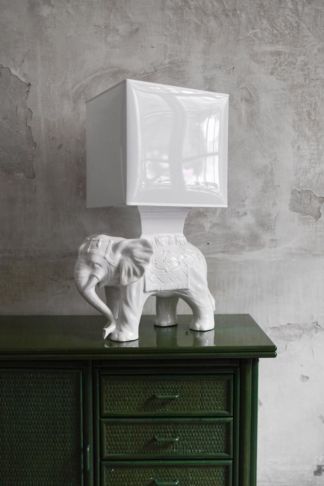 Paire de lampes éléphants en céramique avec abat-jour Bon état - En vente à Roma, RM