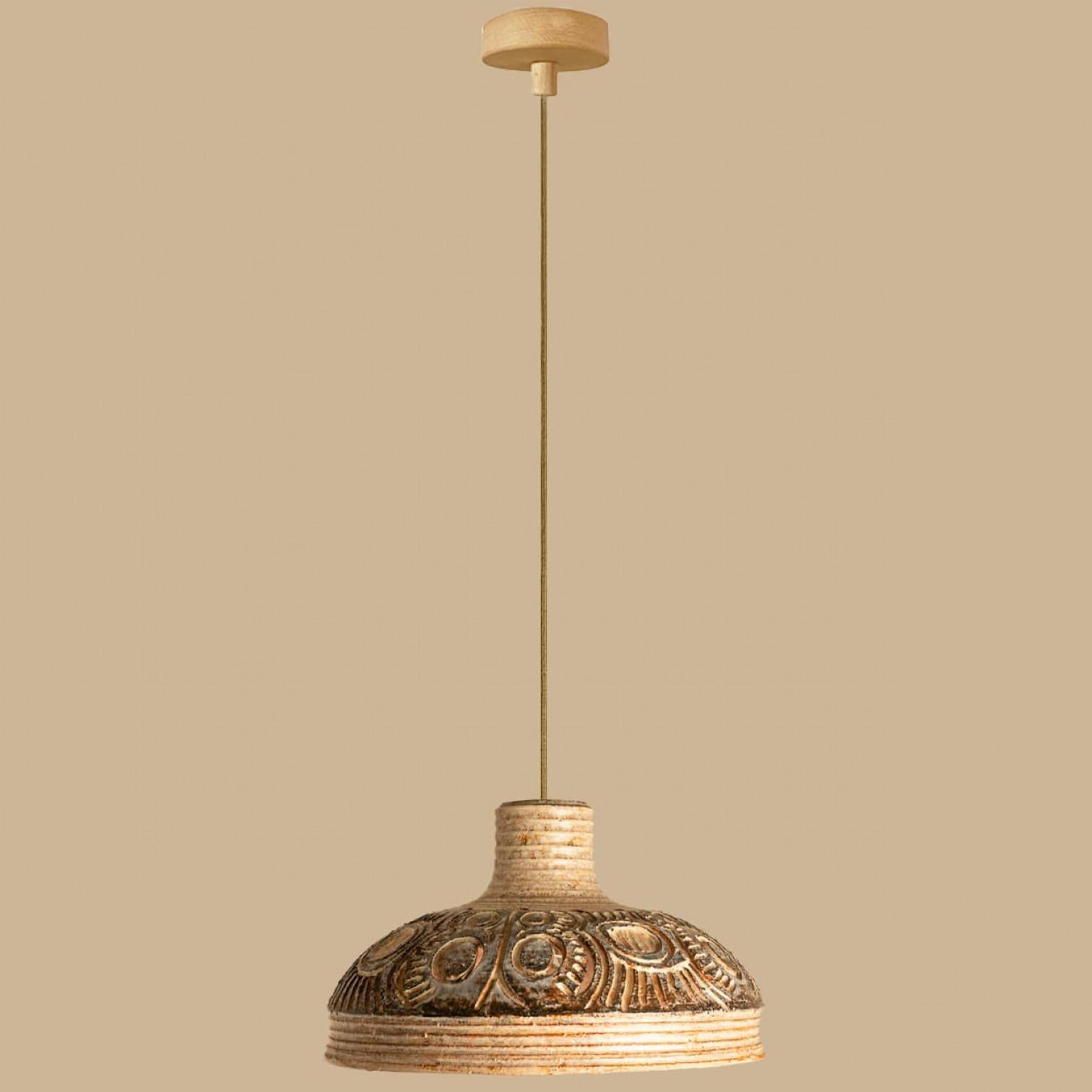 Ceramica Coppia di pendenti geometrici in ceramica di Jette Hellerøe per Axella Danimarca, anni '60 in vendita