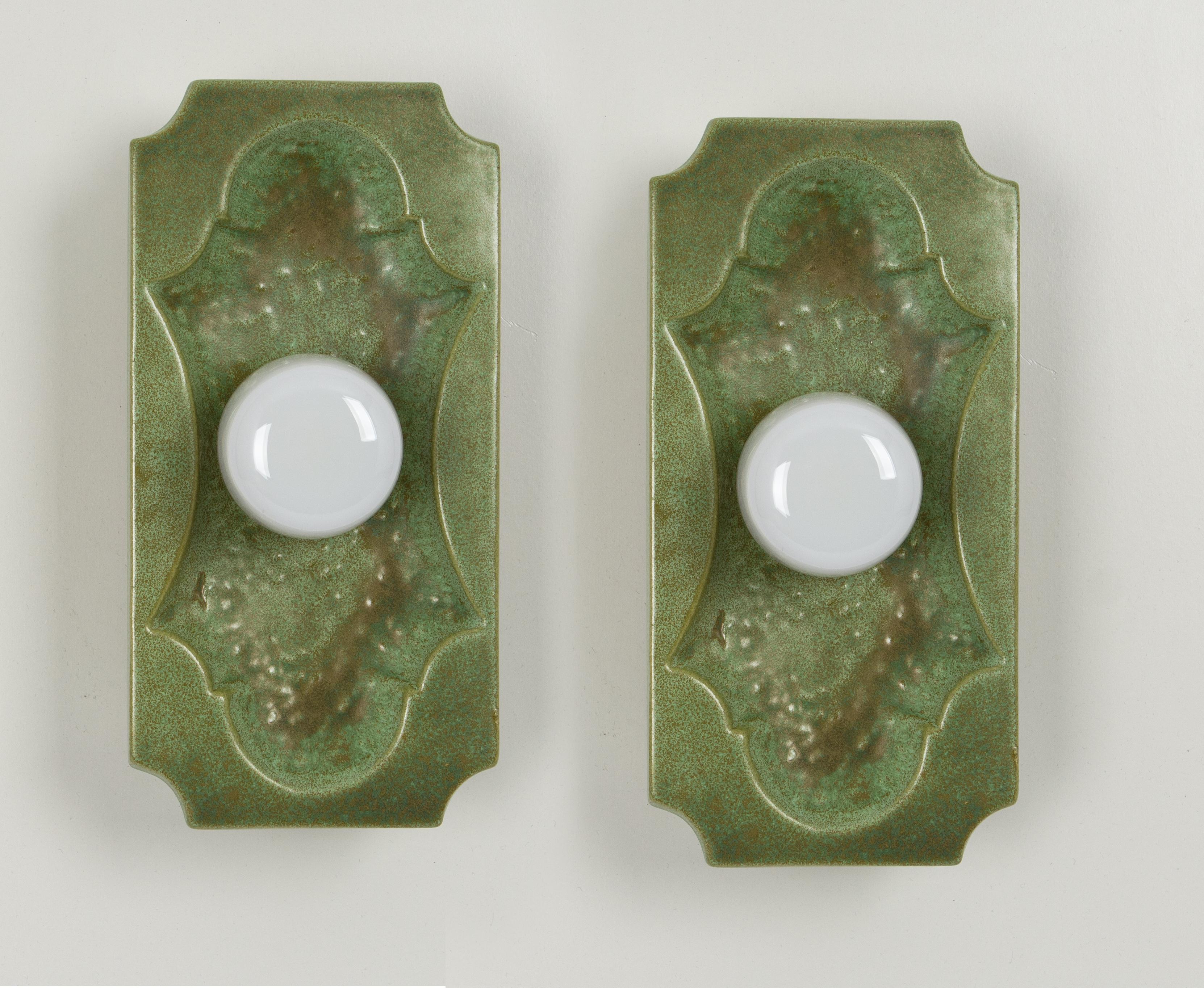 Pair of Ceramic Green Wall Light Sputnik, Germany 1970s In Good Condition For Sale In Aachen, NRW