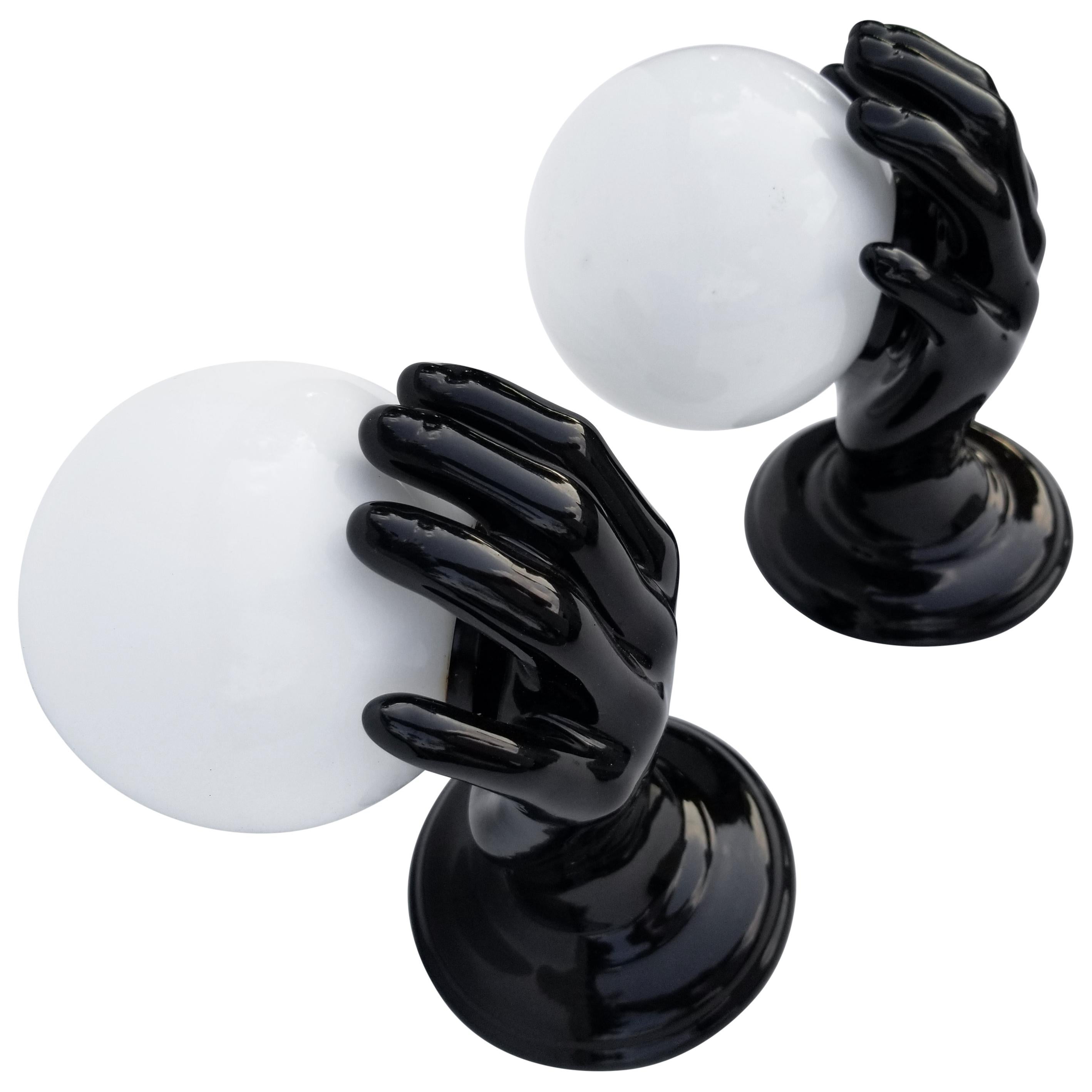 Paire d'appliques à main en céramique par "LE TREFLE":: 2 paires disponibles en vente