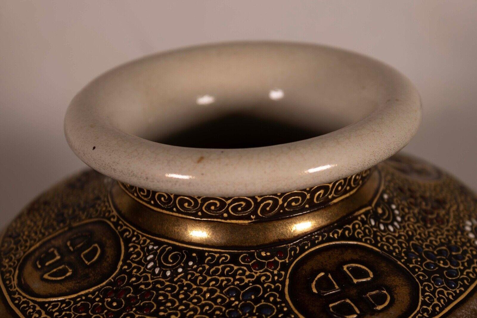 Paire de vases Moriage japonais Satsuma au design immortel 5