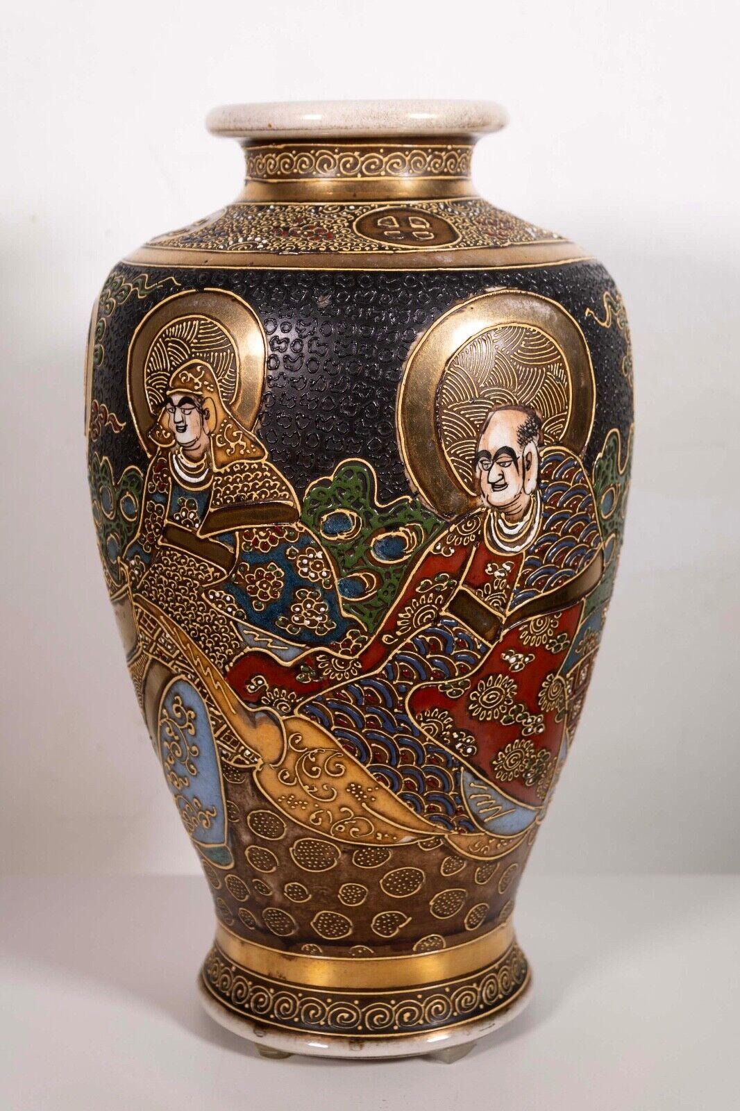 20ième siècle Paire de vases Moriage japonais Satsuma au design immortel