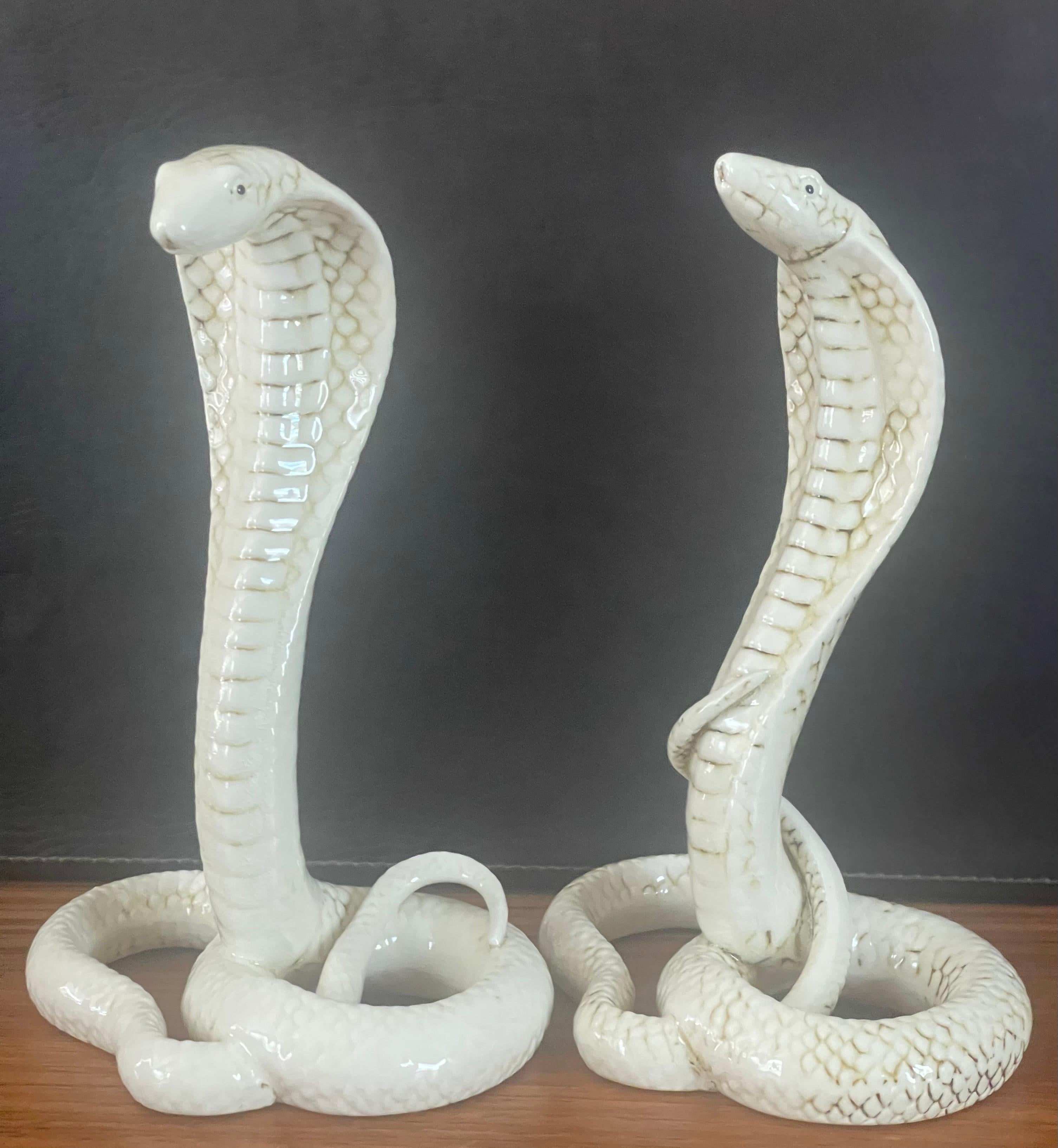 Paar Keramik King Cobra-Schlangen-Skulpturen aus Keramik (amerikanisch) im Angebot