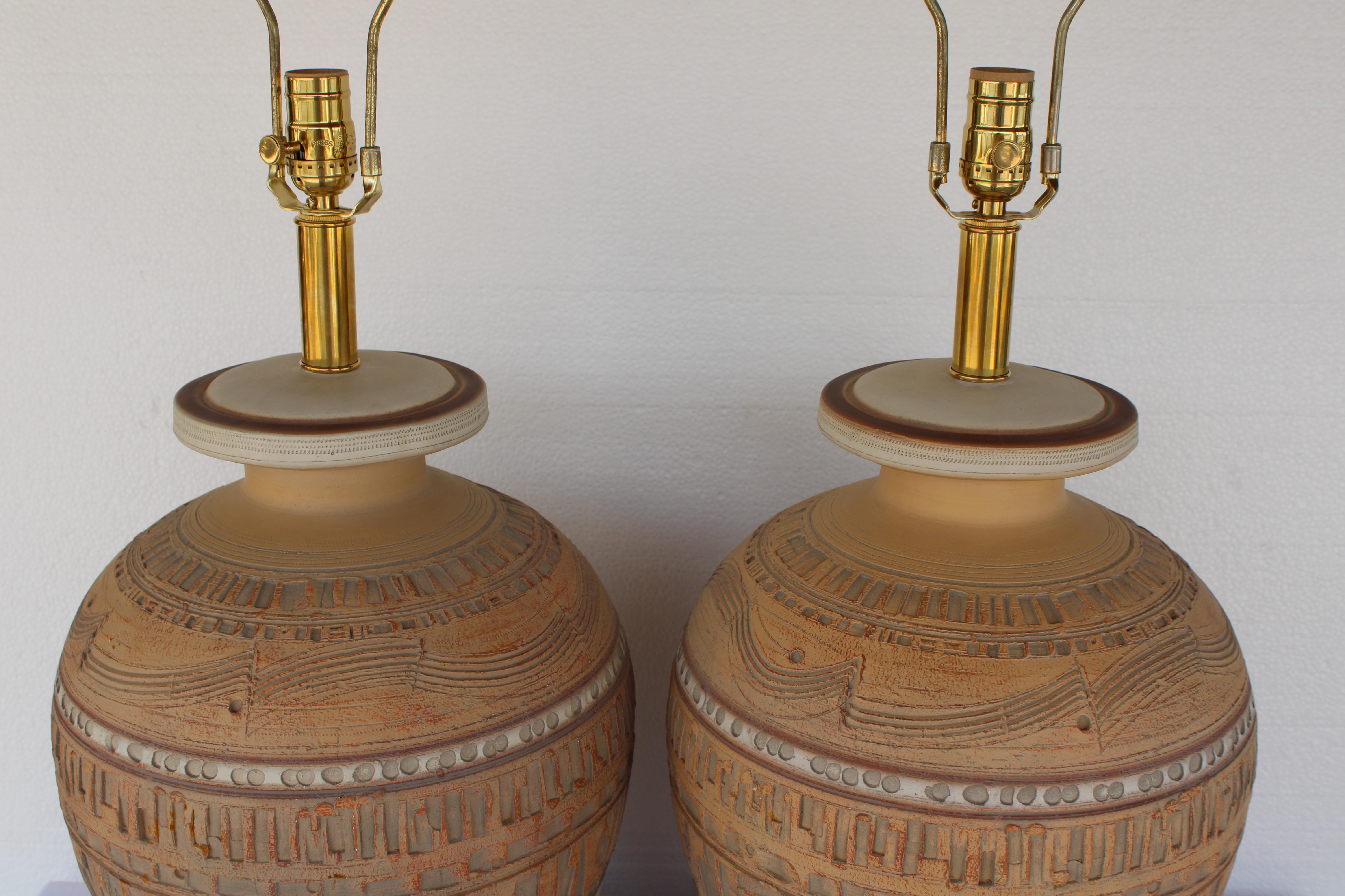 Pair of Ceramic Lamps by Casual Lamps of California, 1979 In Good Condition For Sale In Palm Springs, CA