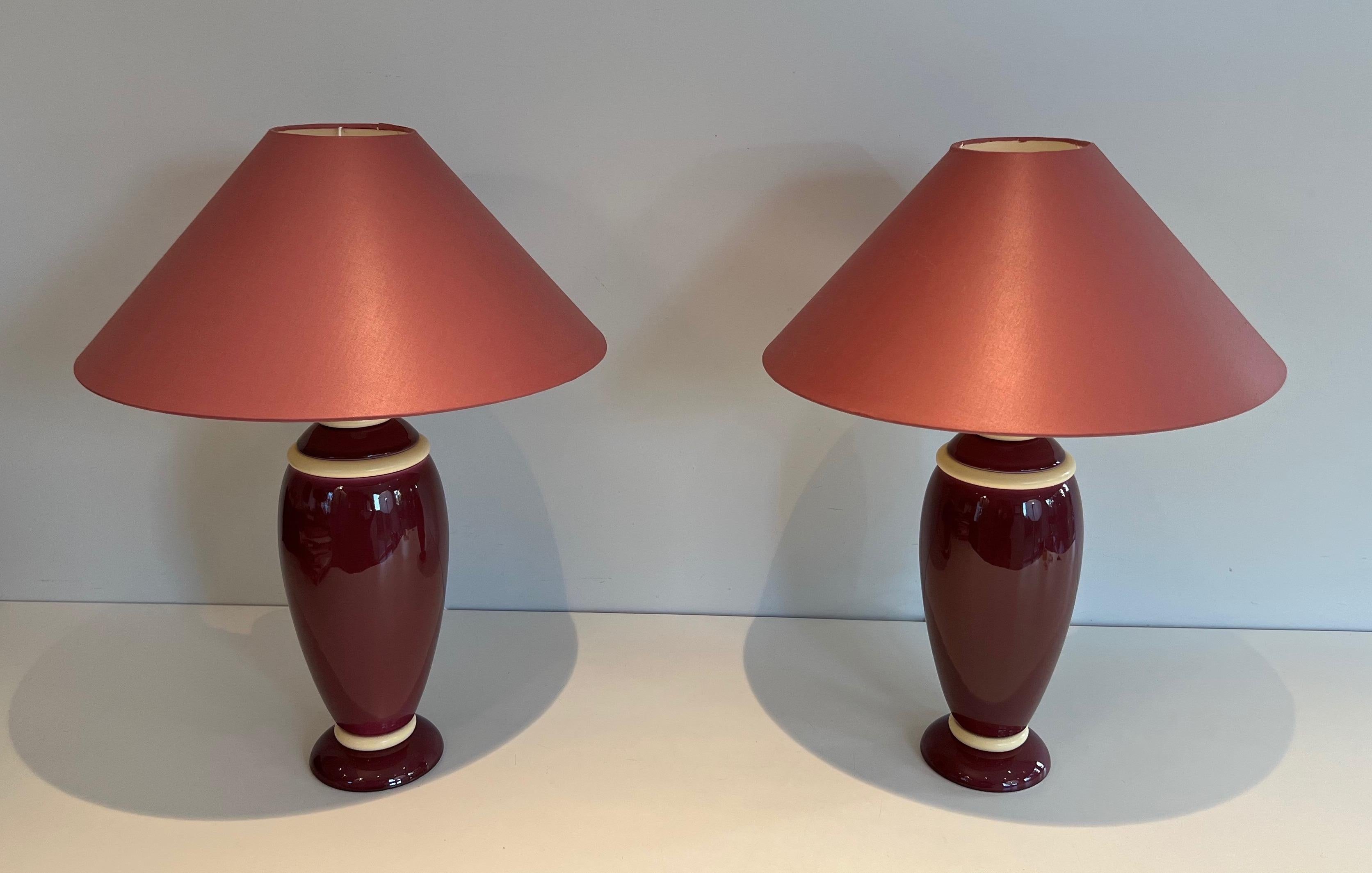 Paire de lampes en céramique rose et crème en vente 3