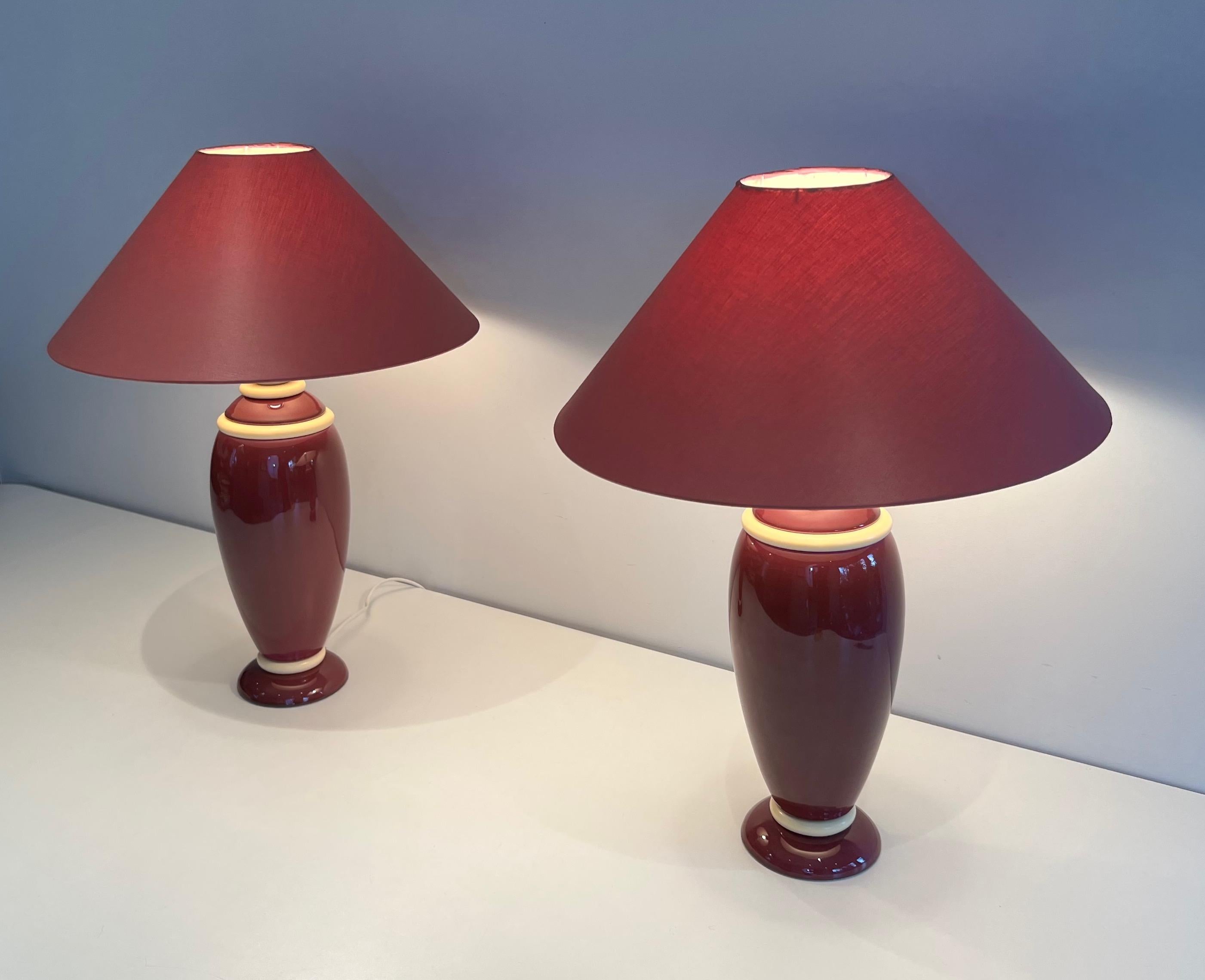 Paire de lampes en céramique rose et crème en vente 4