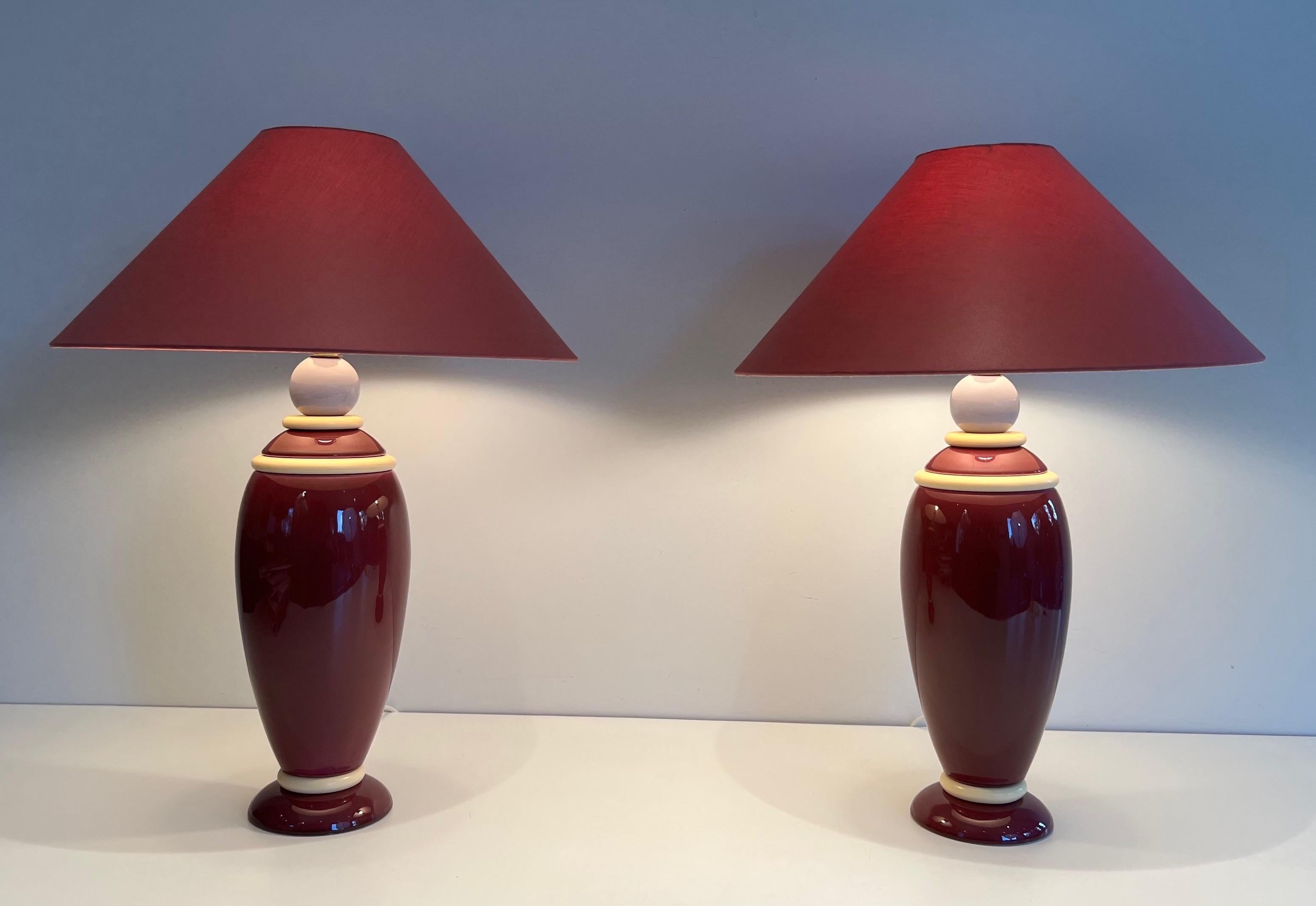Paire de lampes en céramique rose et crème en vente 5