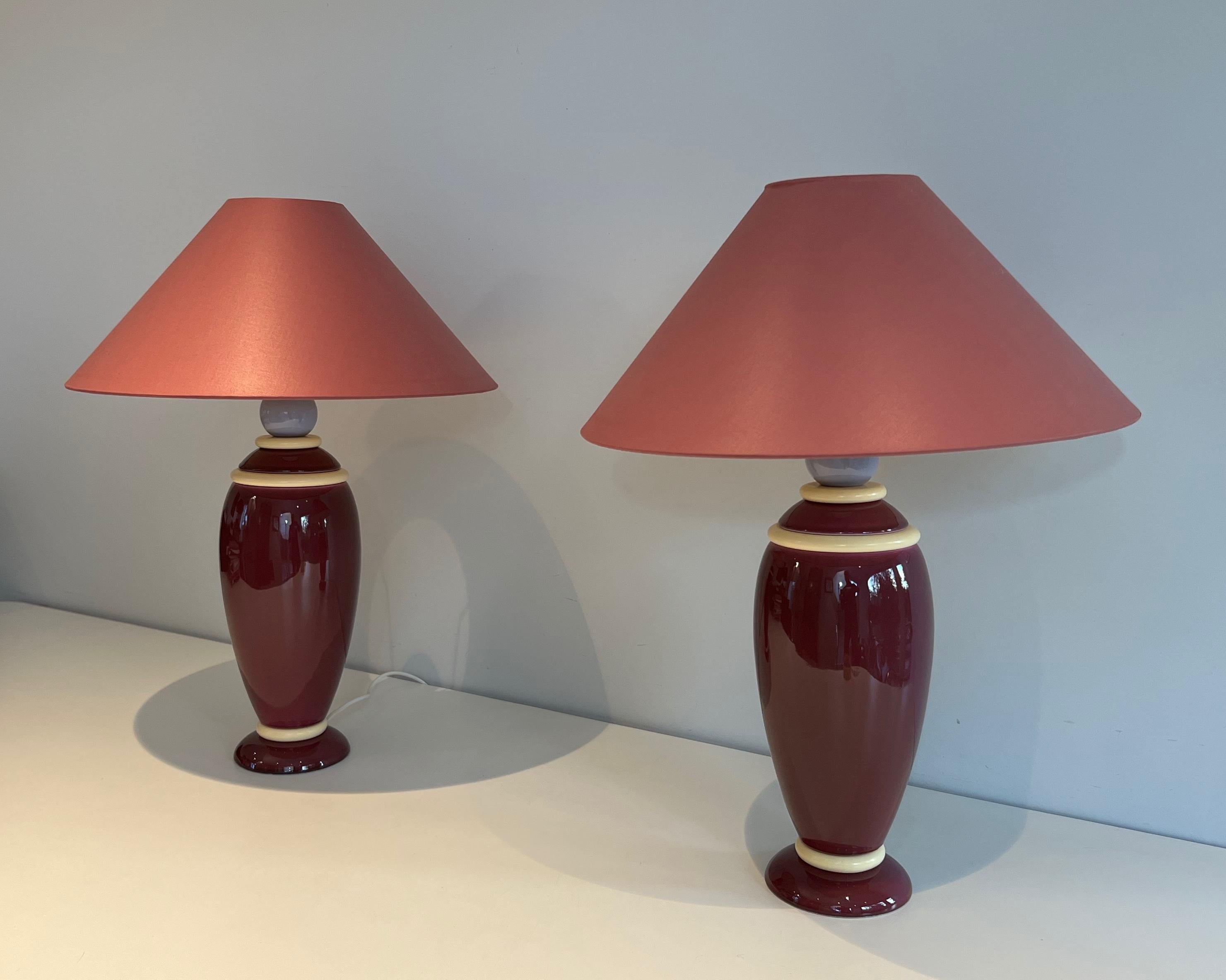 Paire de lampes en céramique rose et crème en vente 6