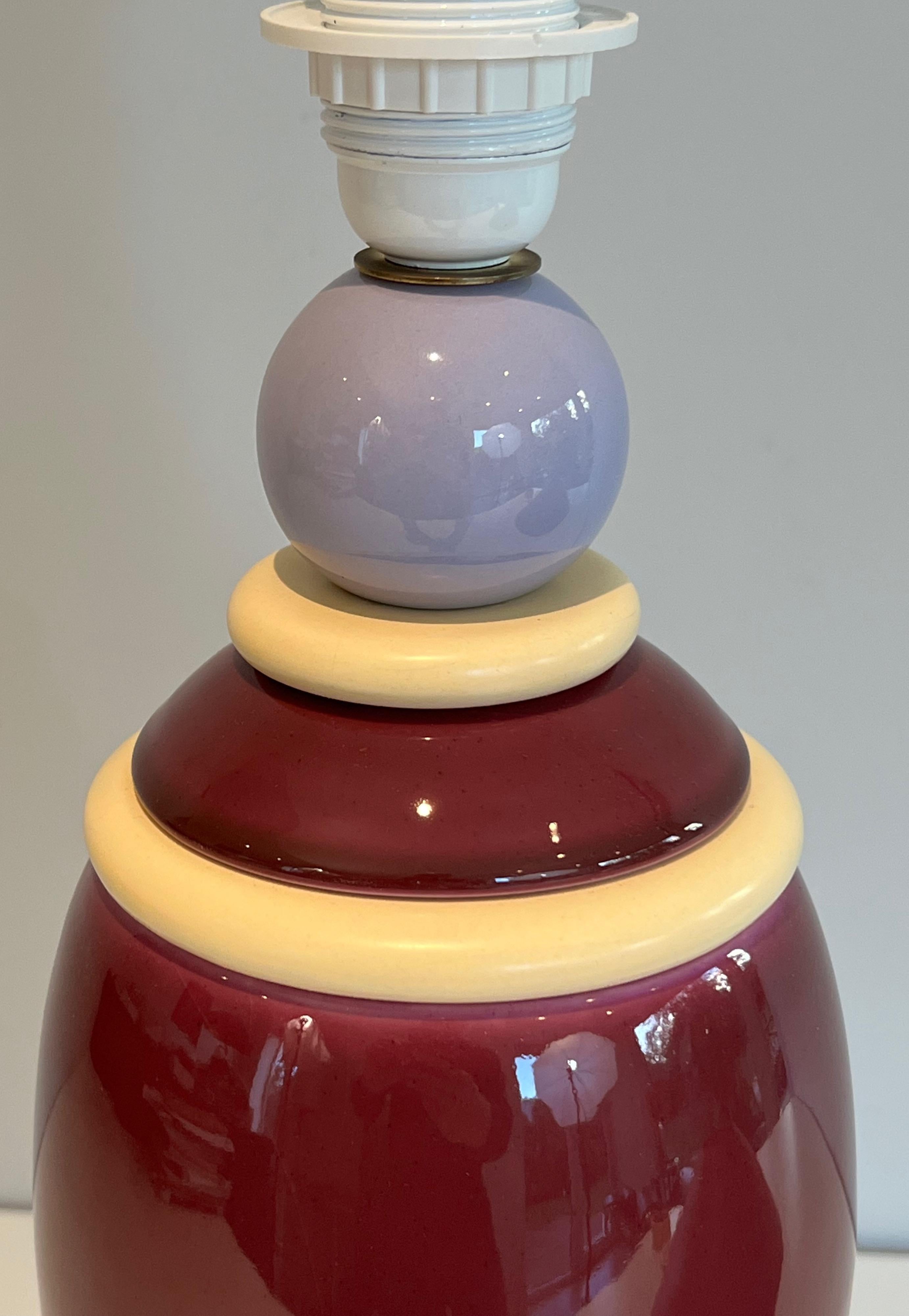 Céramique Paire de lampes en céramique rose et crème en vente