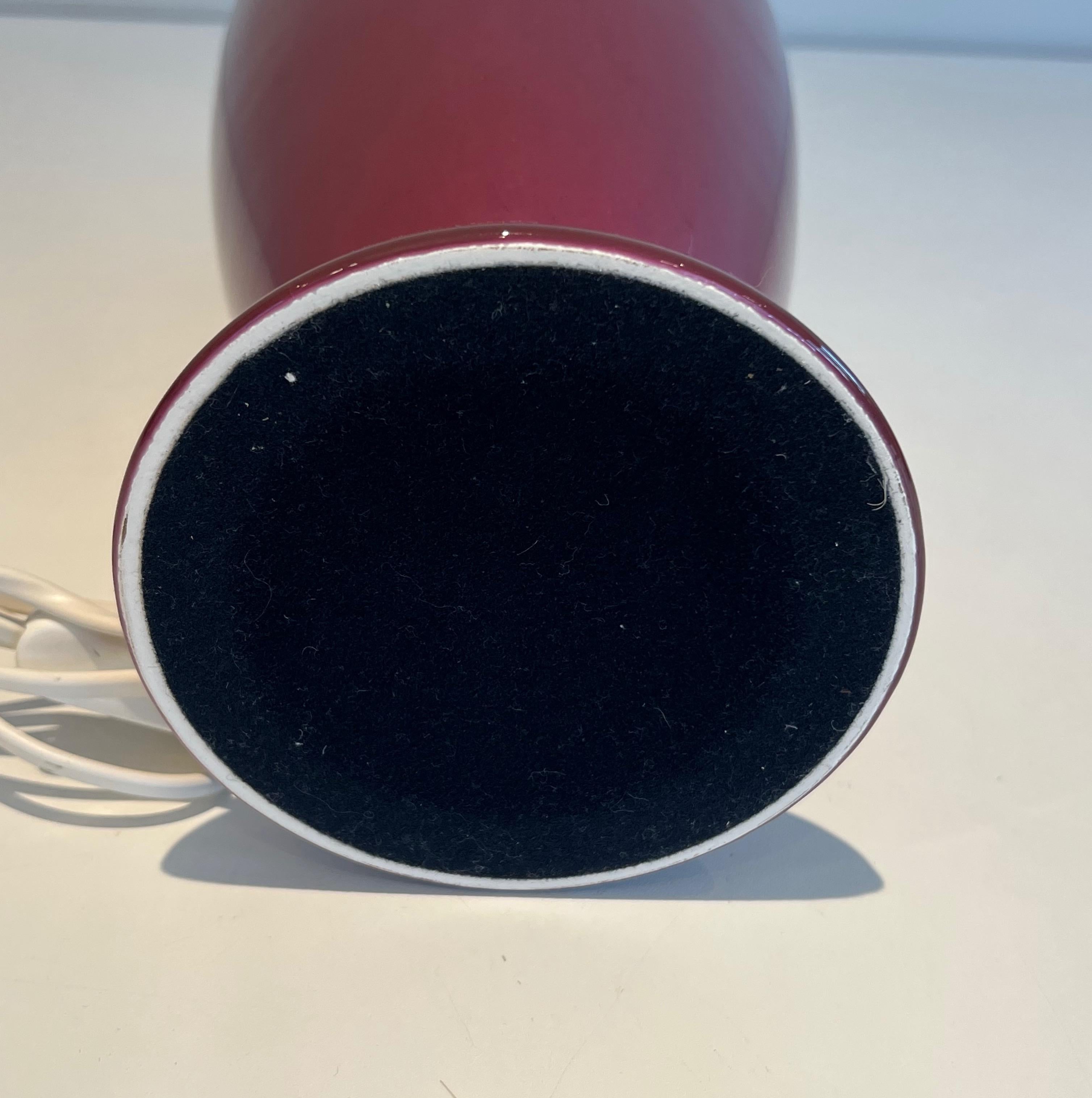 Paire de lampes en céramique rose et crème en vente 2
