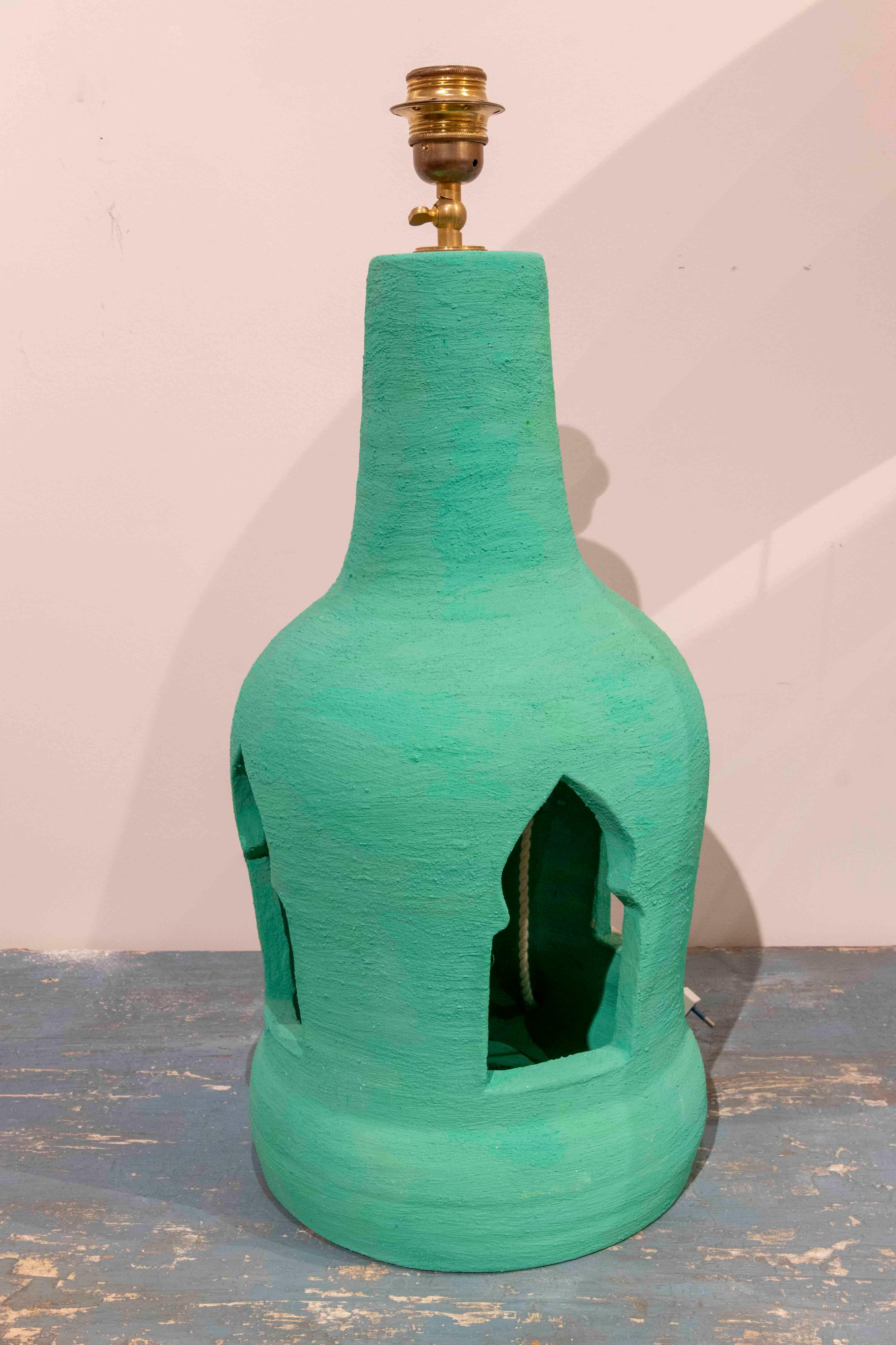 Espagnol Paire de lampes en céramique peintes en couleur verte en vente