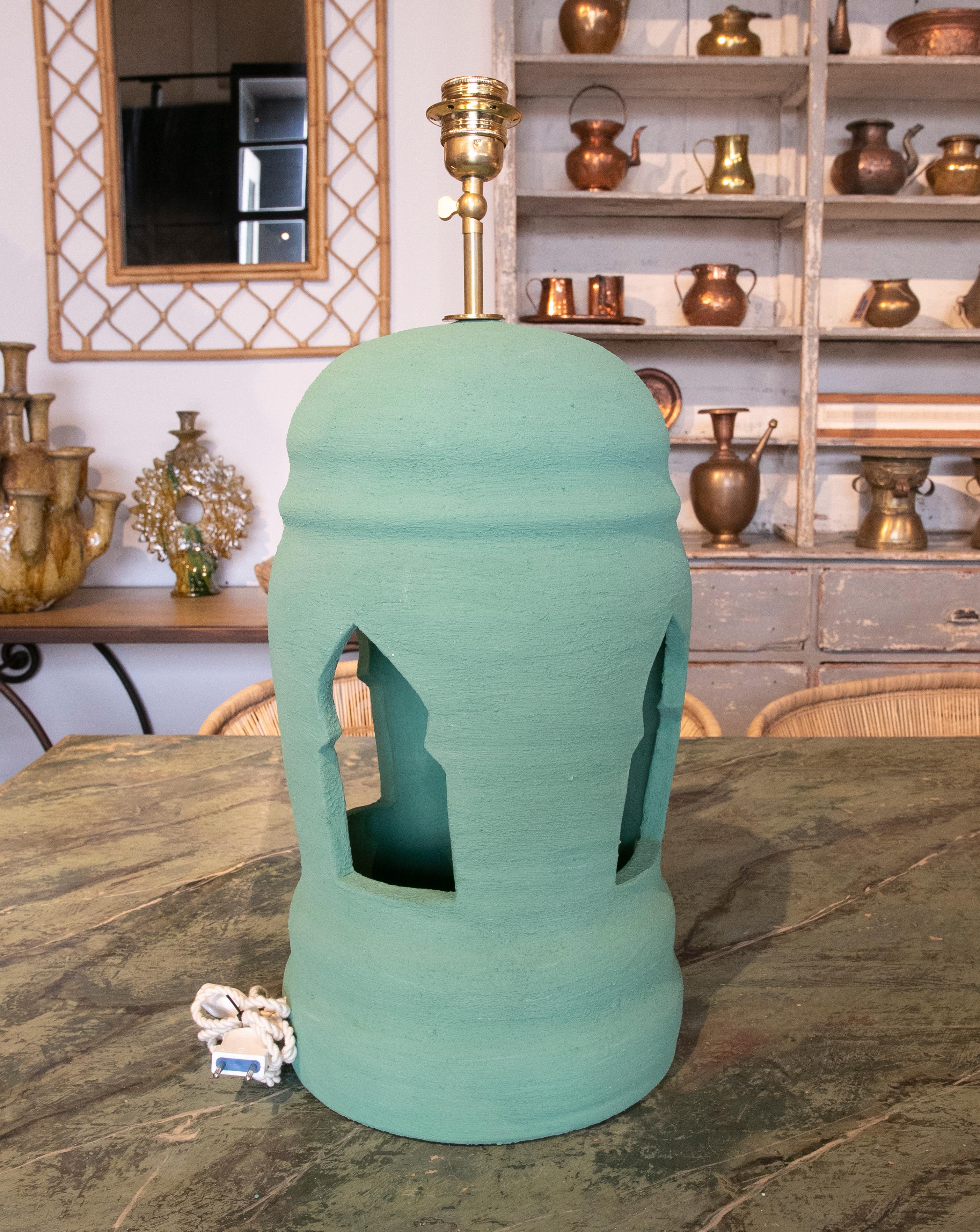 XX secolo Coppia di lampade in ceramica dipinte nei colori del verde in vendita