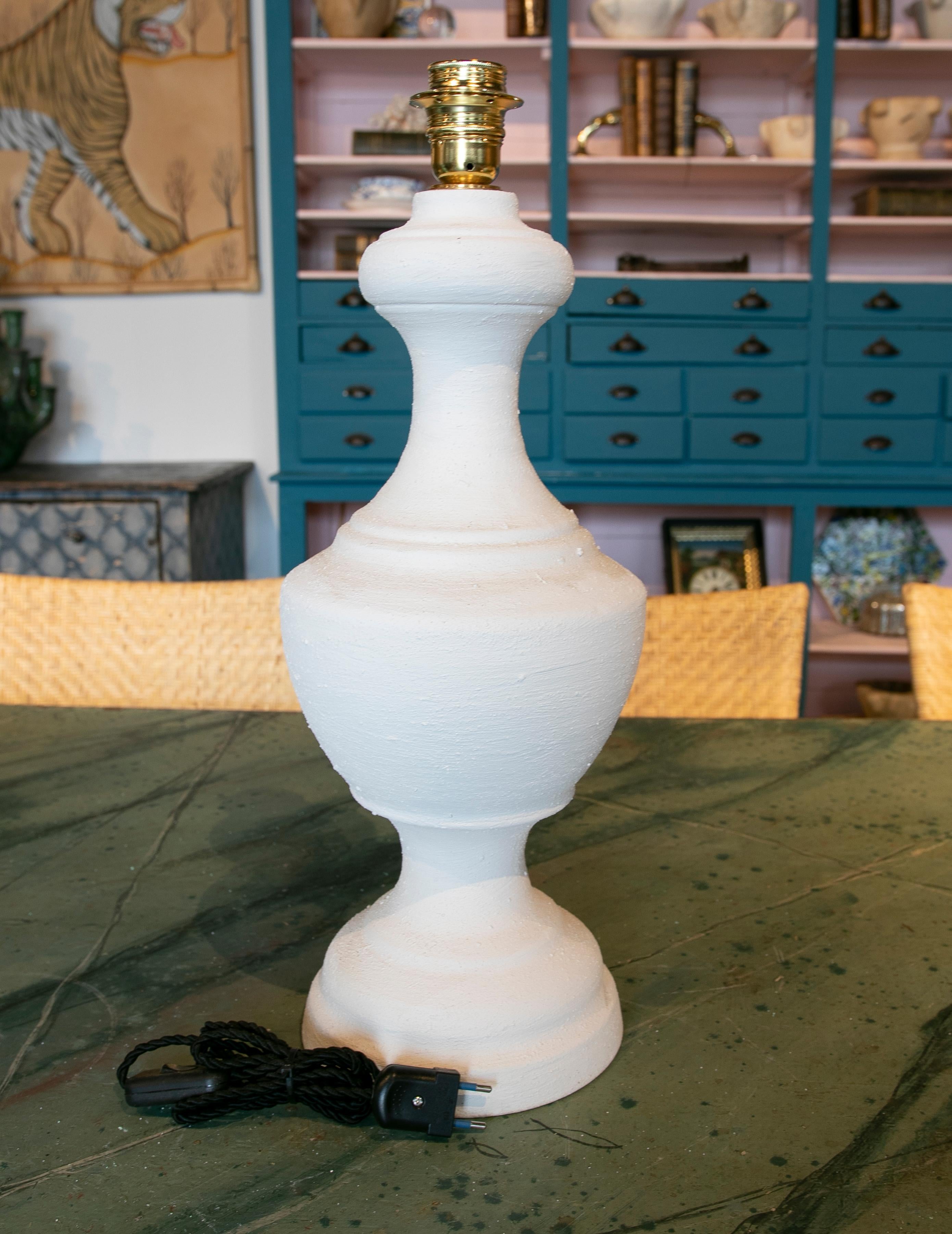 Pair of Ceramic Lamps Painted with White Jabelga In Good Condition For Sale In Marbella, ES
