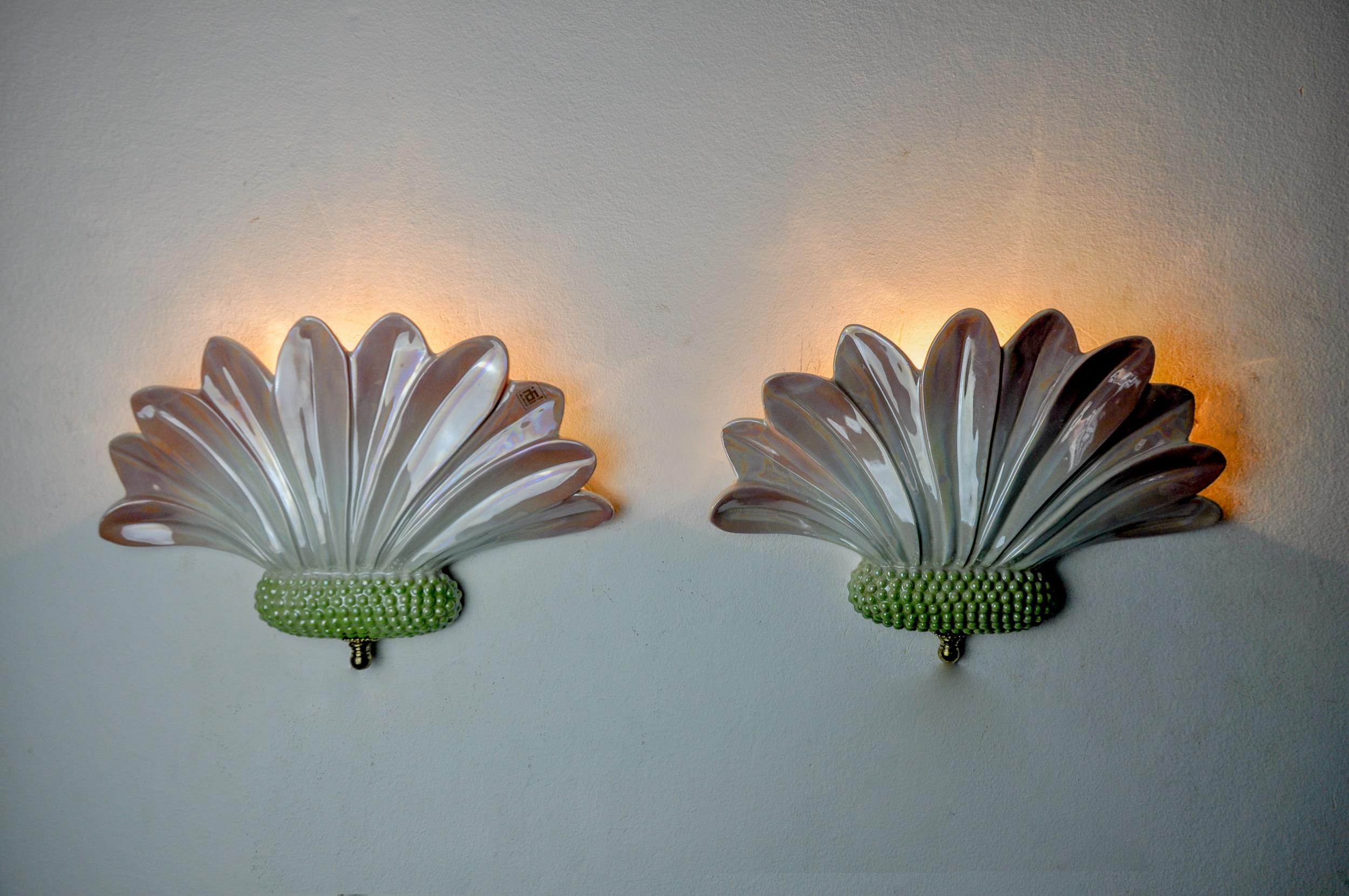 Superb and rare pair of lotus flower sconces designed and produced by ai miner vino in italy in the 1970s. Structure in ceramic and brass representing colorful lotus flowers. Superb decorative objects that will bring a design touch to your interior.