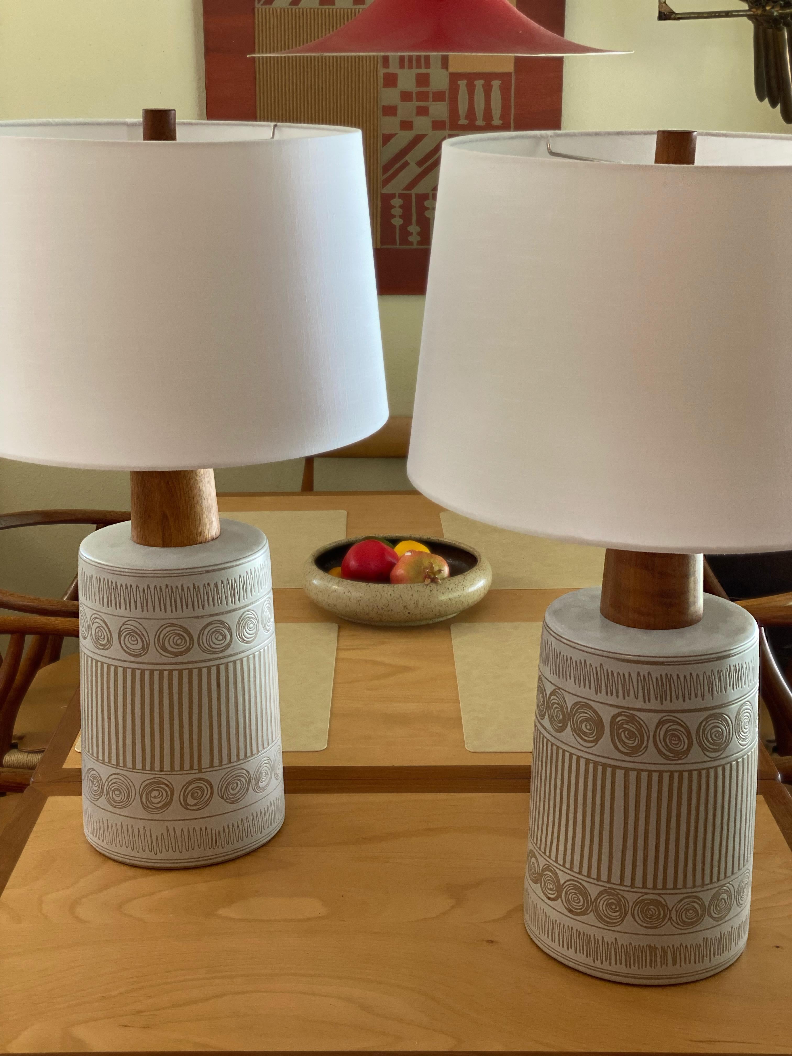 Pair of Ceramic Martz Lamps by Jane and Gordon Martz In Good Condition In San Antonio, TX