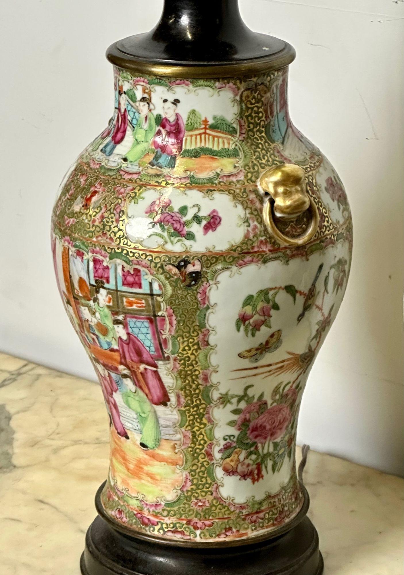 Porcelaine Paire de lampes de bureau orientales en céramique, décoration, bronze, XIXe siècle en vente