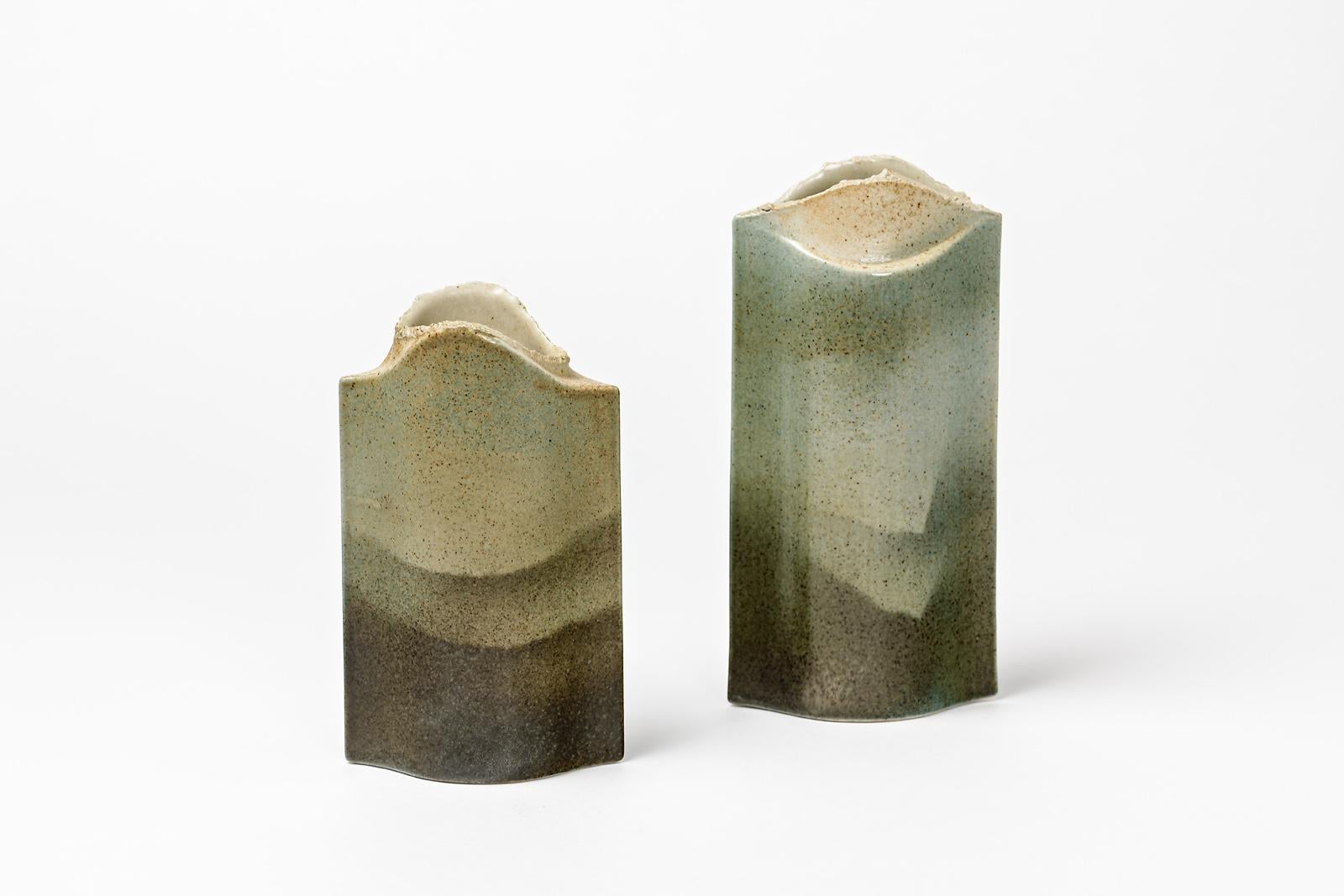 Mid-Century moderno Coppia di vasi in porcellana di B. Prigent del Medioevo per la decorazione del paesaggio in vendita