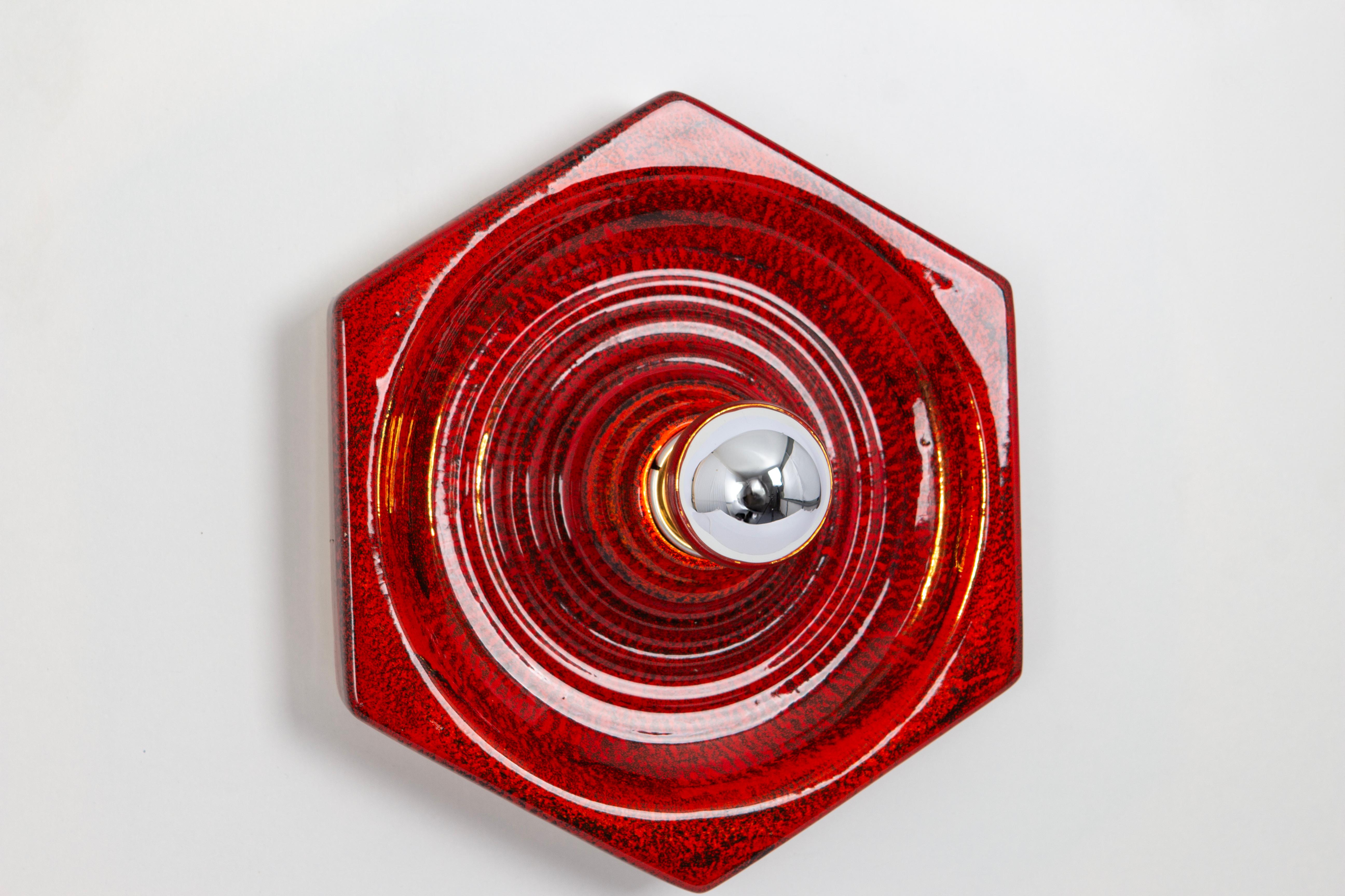 Ceramica Coppia di applique in ceramica rossa e arancione, Germania, anni '70 in vendita