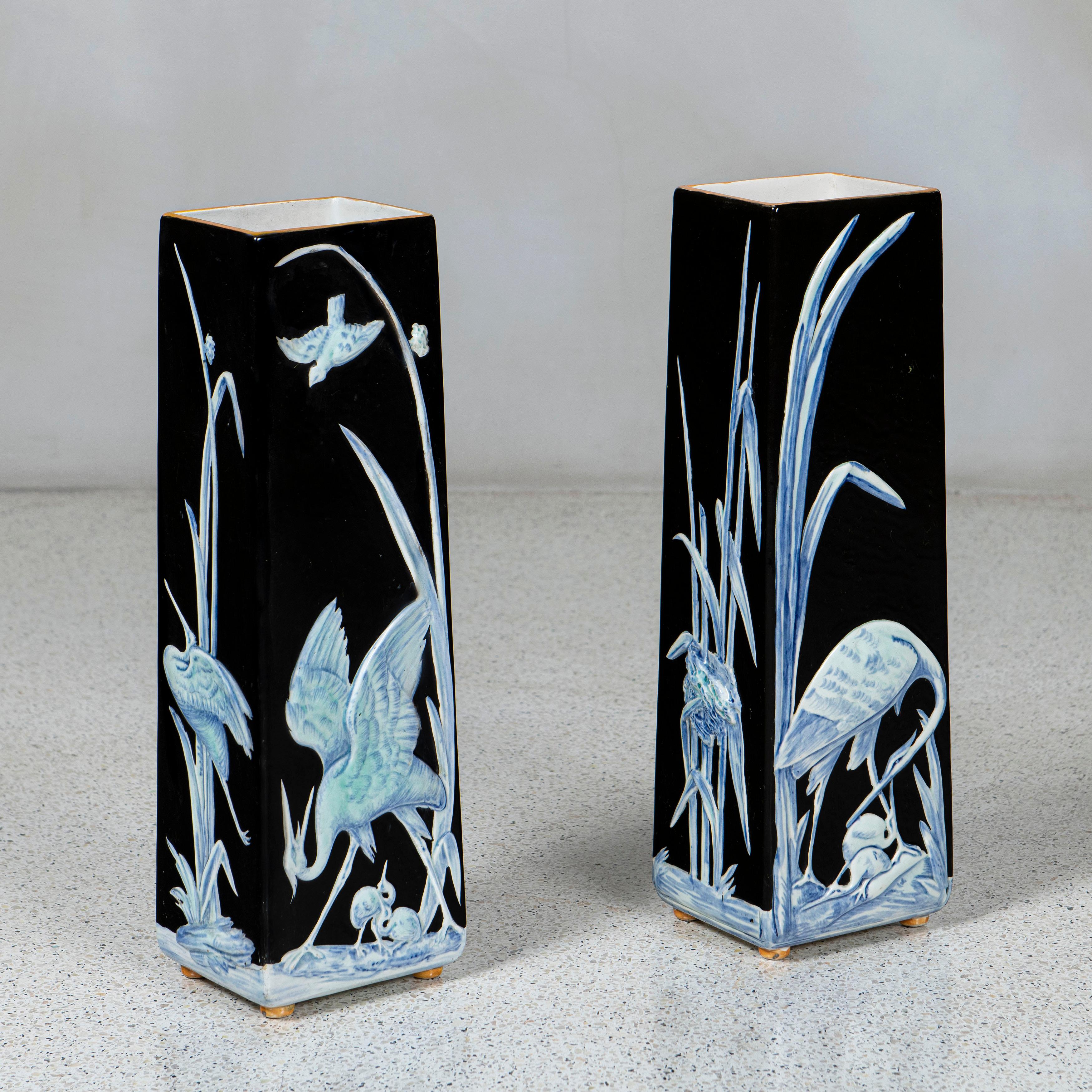 Pair of Ceramic Sarreguemines Vases with Floral and Heron Design, France, 1900 In Good Condition For Sale In Buenos Aires, Buenos Aires